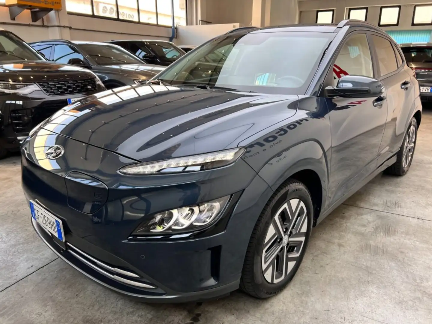 Hyundai KONA EV 64 kWh XClass Grau - 2