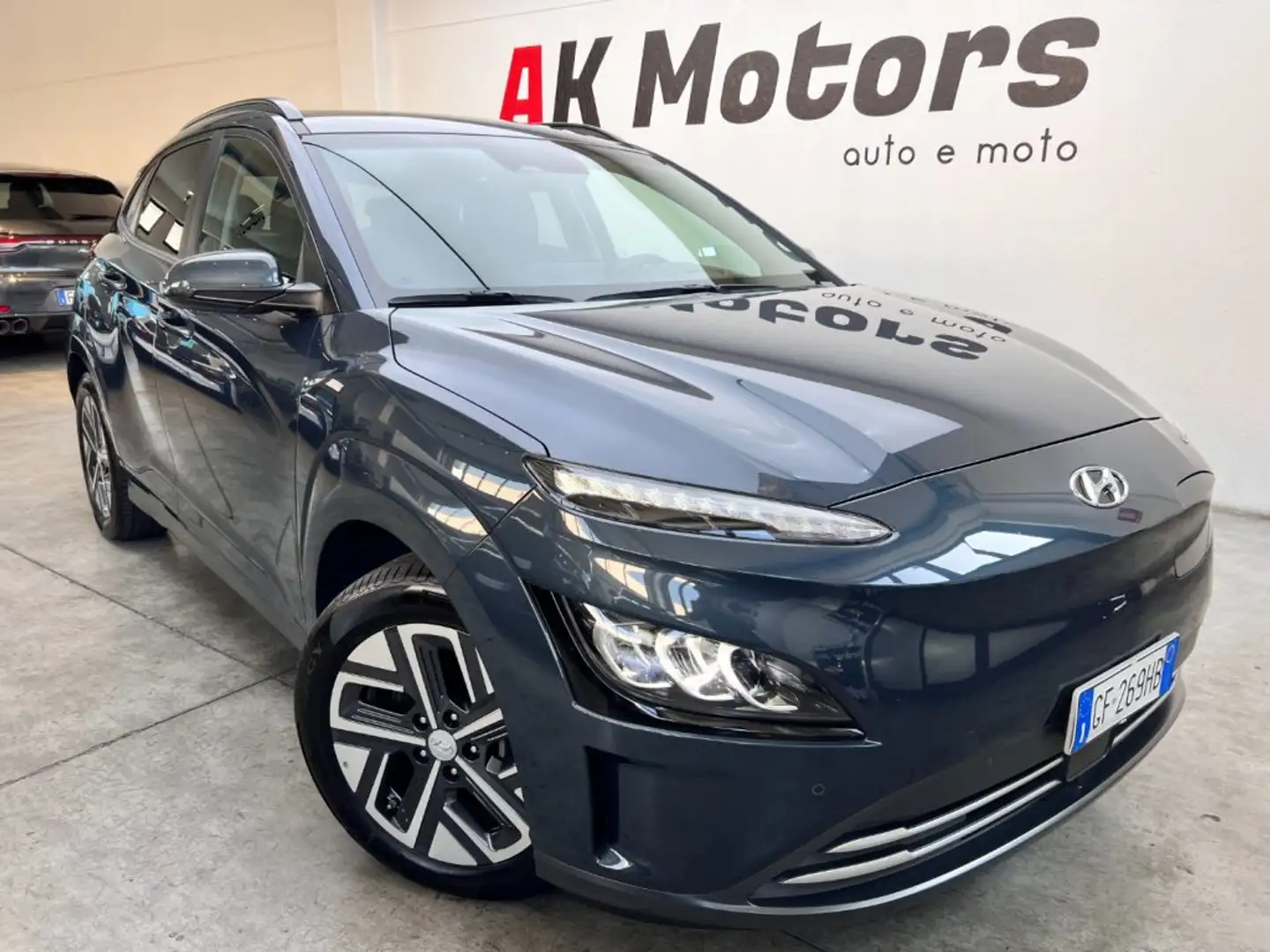 Hyundai KONA EV 64 kWh XClass Grau - 1