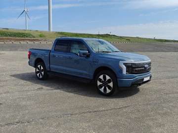 Lightning PLATINUM Crew Cab EXTENDED RANGE 2023