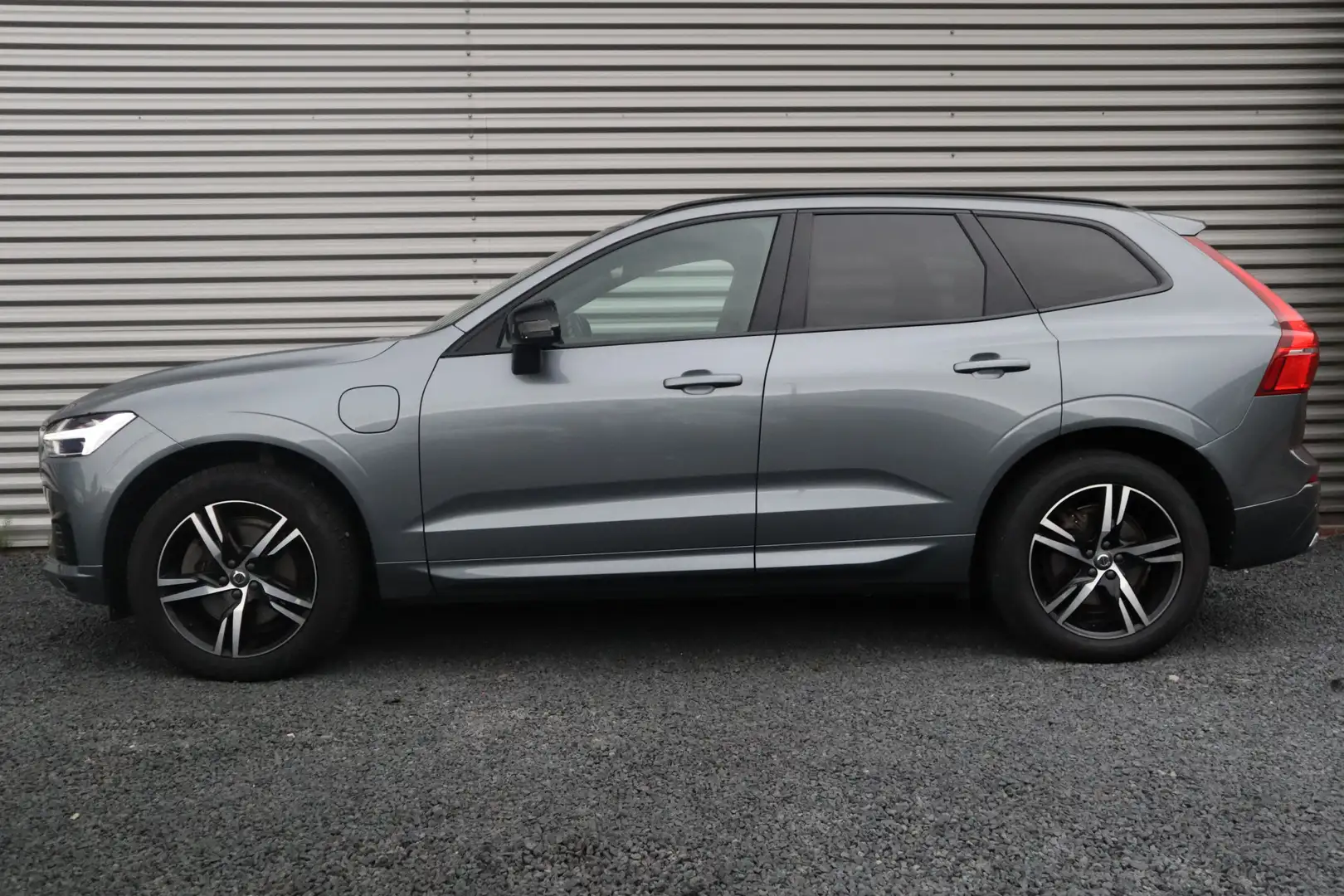Volvo XC60 2.0 T8 Twin Engine AWD R-Design Luchtvering / Harm - 2