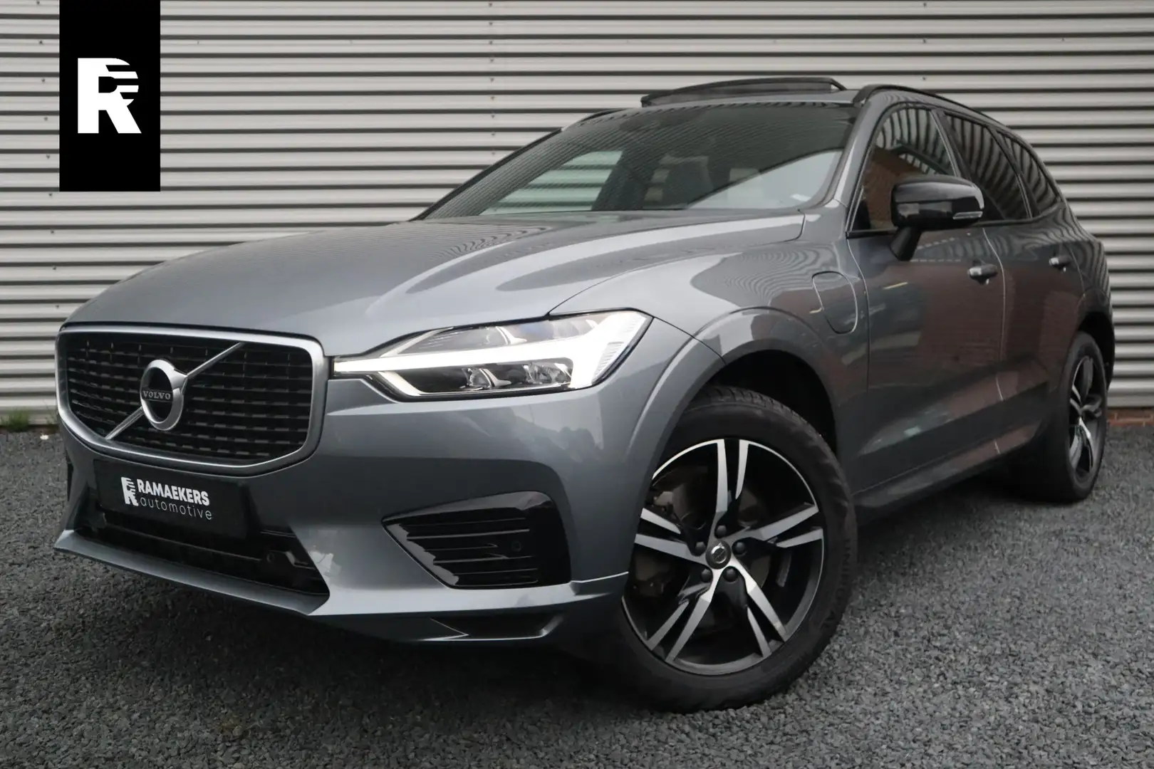 Volvo XC60 2.0 T8 Twin Engine AWD R-Design Luchtvering / Harm - 1