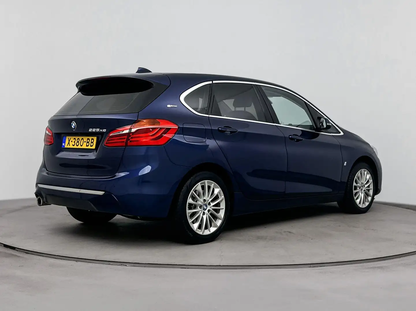 BMW 225 2-serie Active Tourer 225XE iPERFORMANCE HIGH EXEC Blauw - 2
