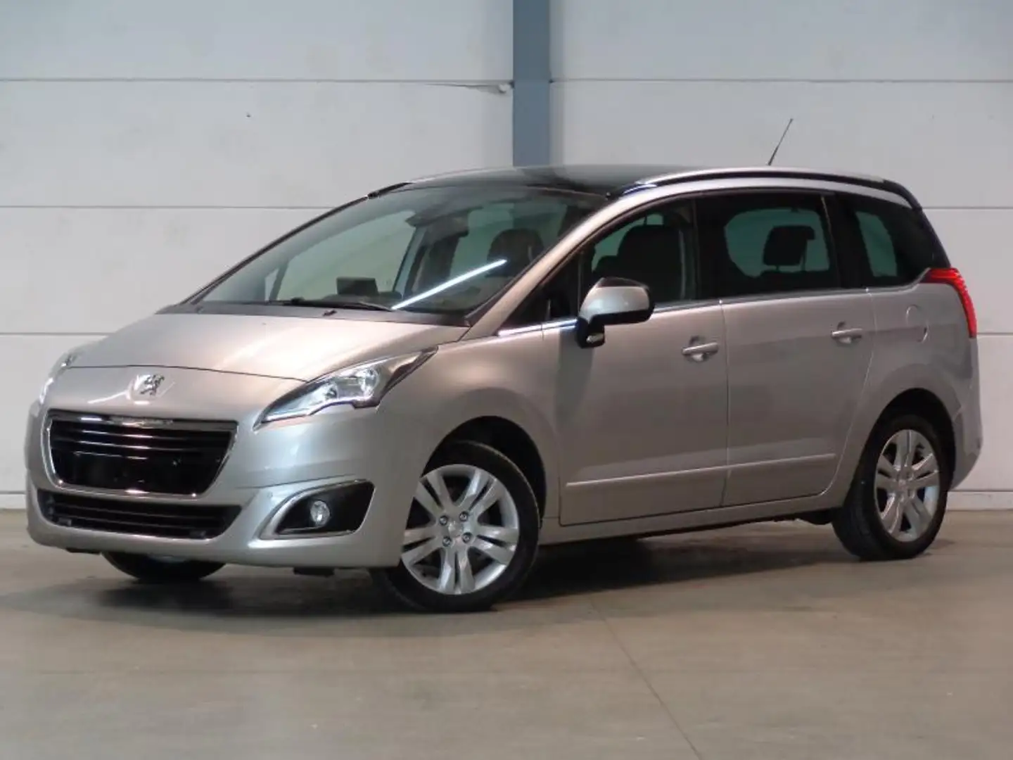 Peugeot 5008 1.6HDi 7Pl - GPS - Toit pano Grijs - 1
