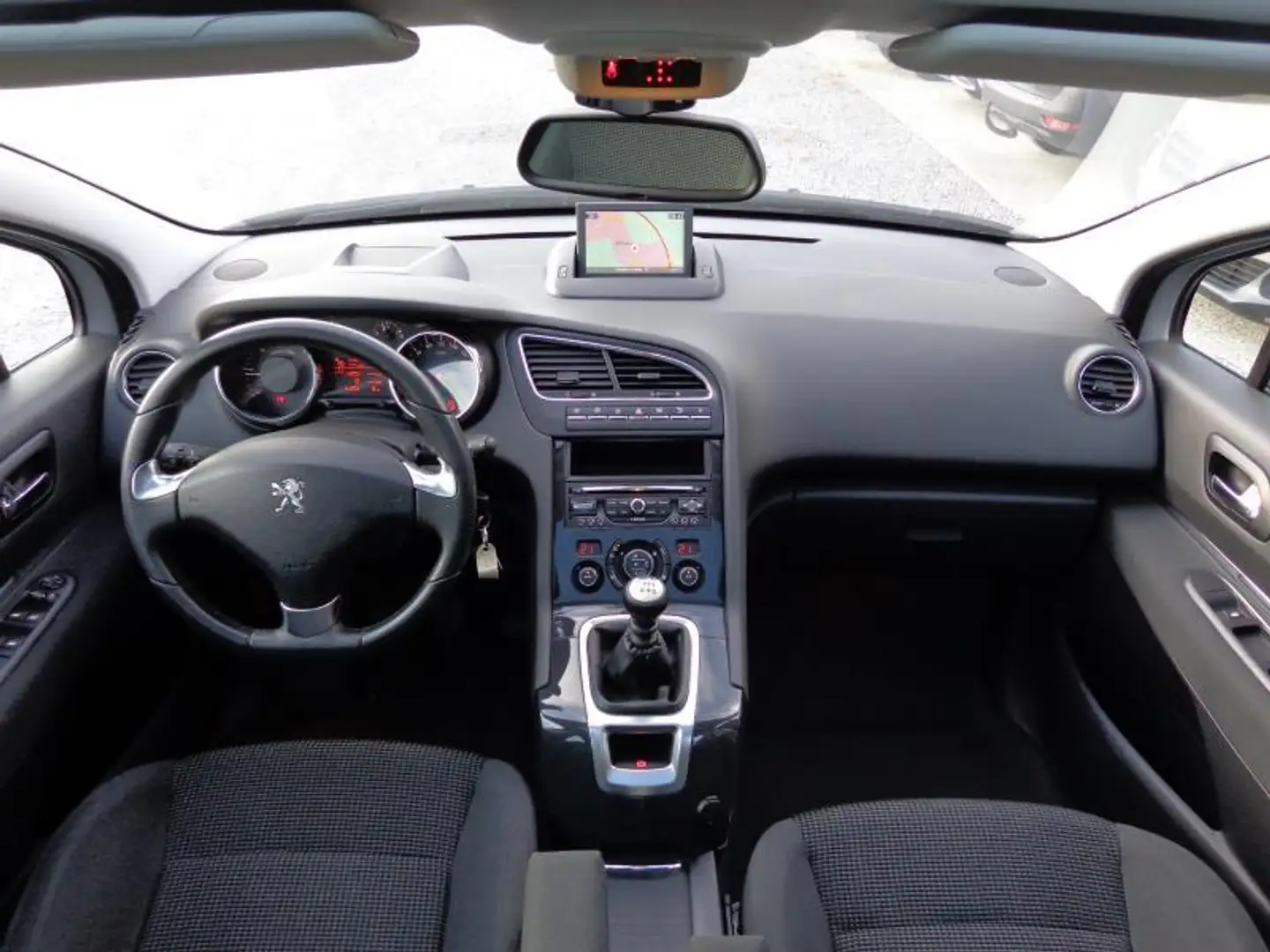Peugeot 5008 1.6HDi 7Pl - GPS - Toit pano Grijs - 2
