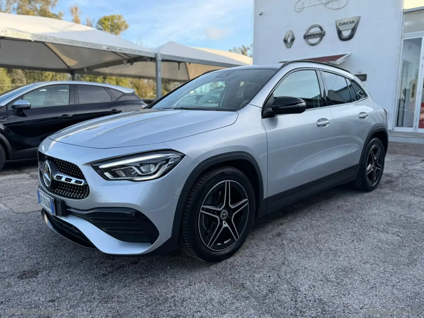 Mercedes-Benz GLA 180 GLA 200 d Automatic Premium NIGHT PACK Gris - 1