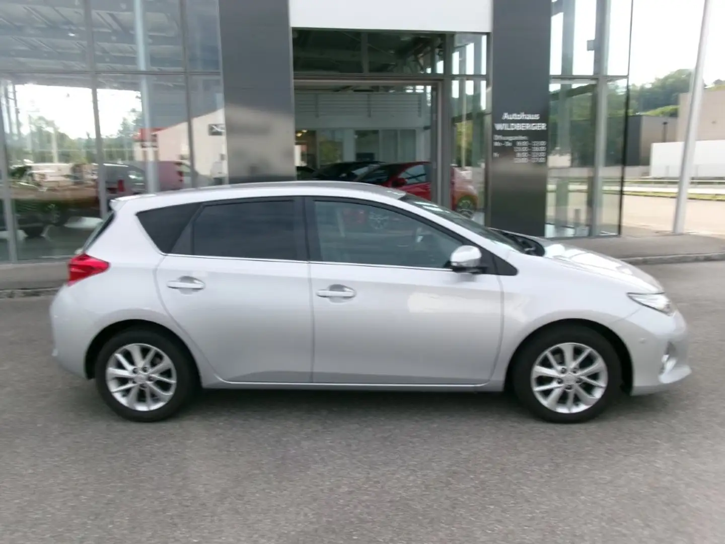 Toyota Auris Auris 1,33 dVVT-i Lounge !!! TOPGEBRAUCHTER !!! Silber - 2
