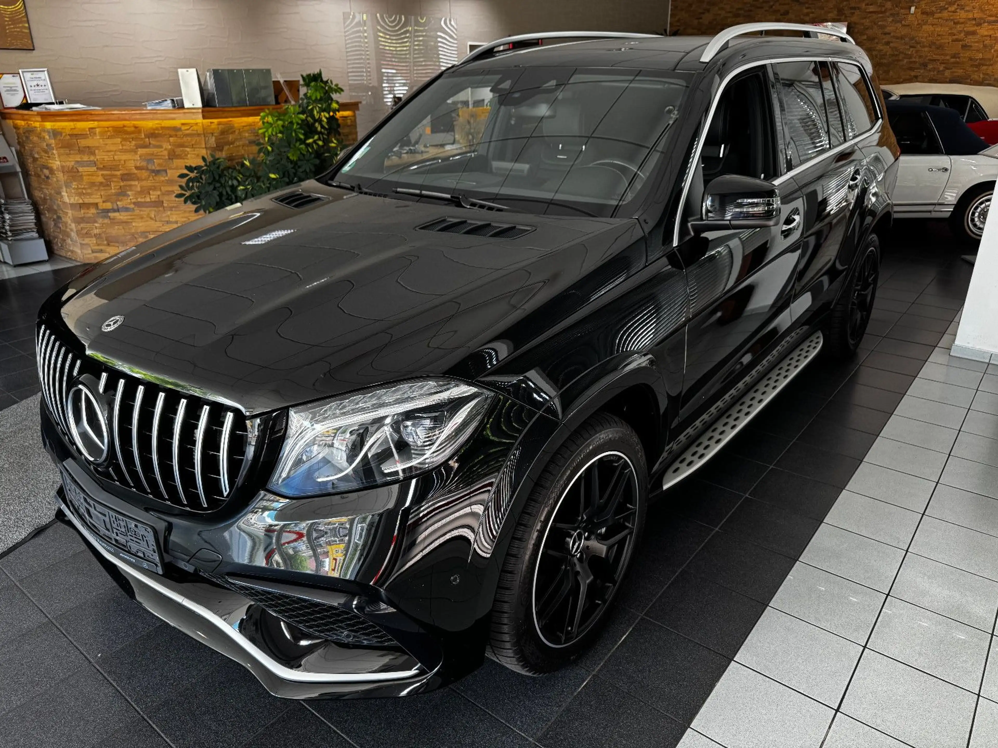 Mercedes-Benz GLS 63 AMG AMG 4M-TV+STANDHZG+PANO+FOND TV+DISTRONIC — photo 4