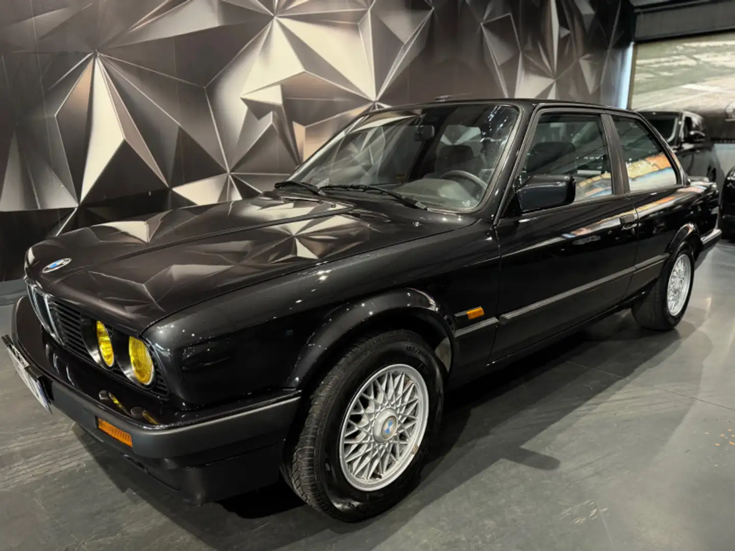 BMW 318 318 IS Noir - 1