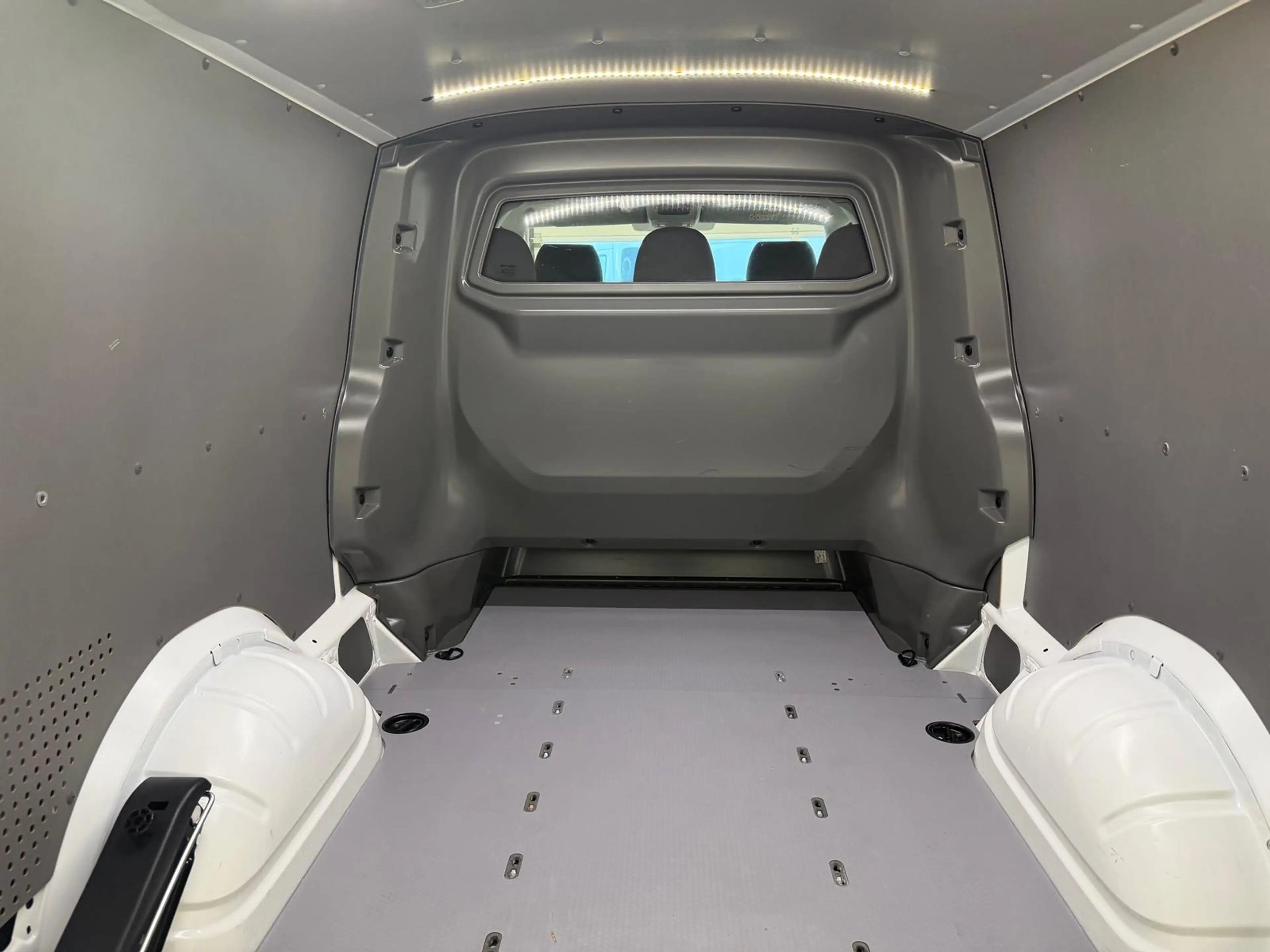 Volkswagen T6.1 Transporter -Doka(5-Si.),4Motion,lang,Standh — photo 6