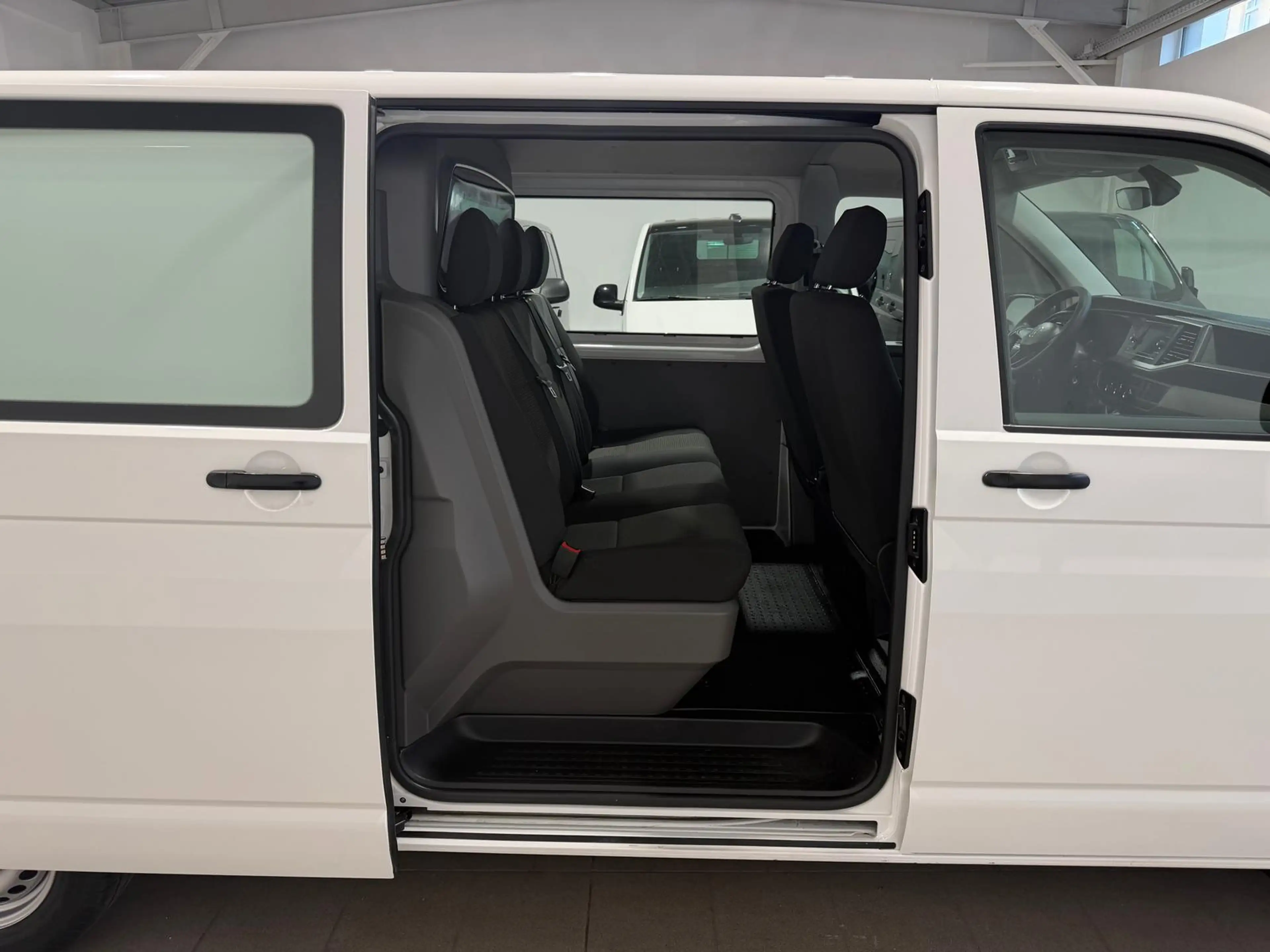 Volkswagen T6.1 Transporter -Doka(5-Si.),4Motion,lang,Standh — photo 7