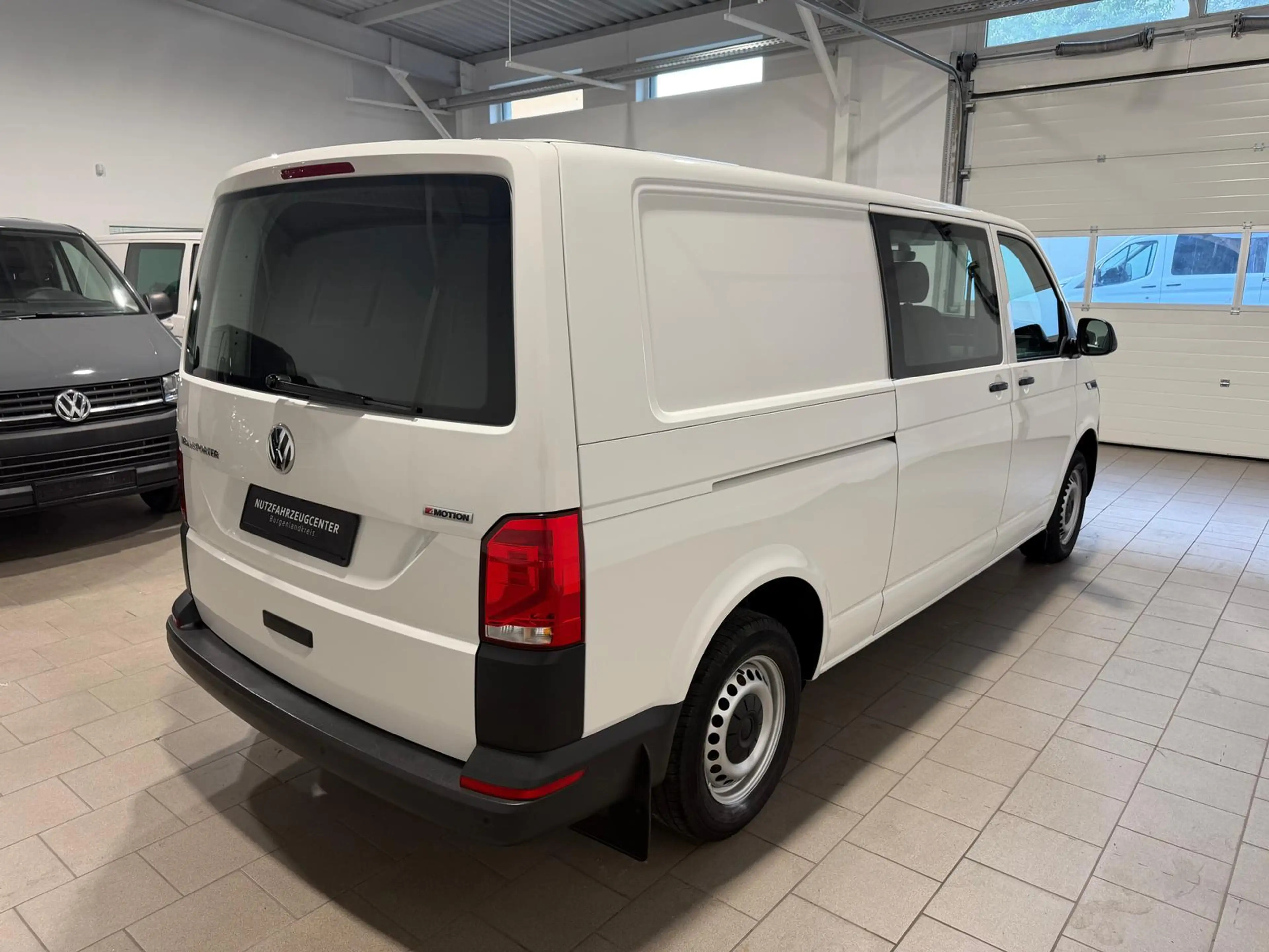 Volkswagen T6.1 Transporter -Doka(5-Si.),4Motion,lang,Standh — photo 3
