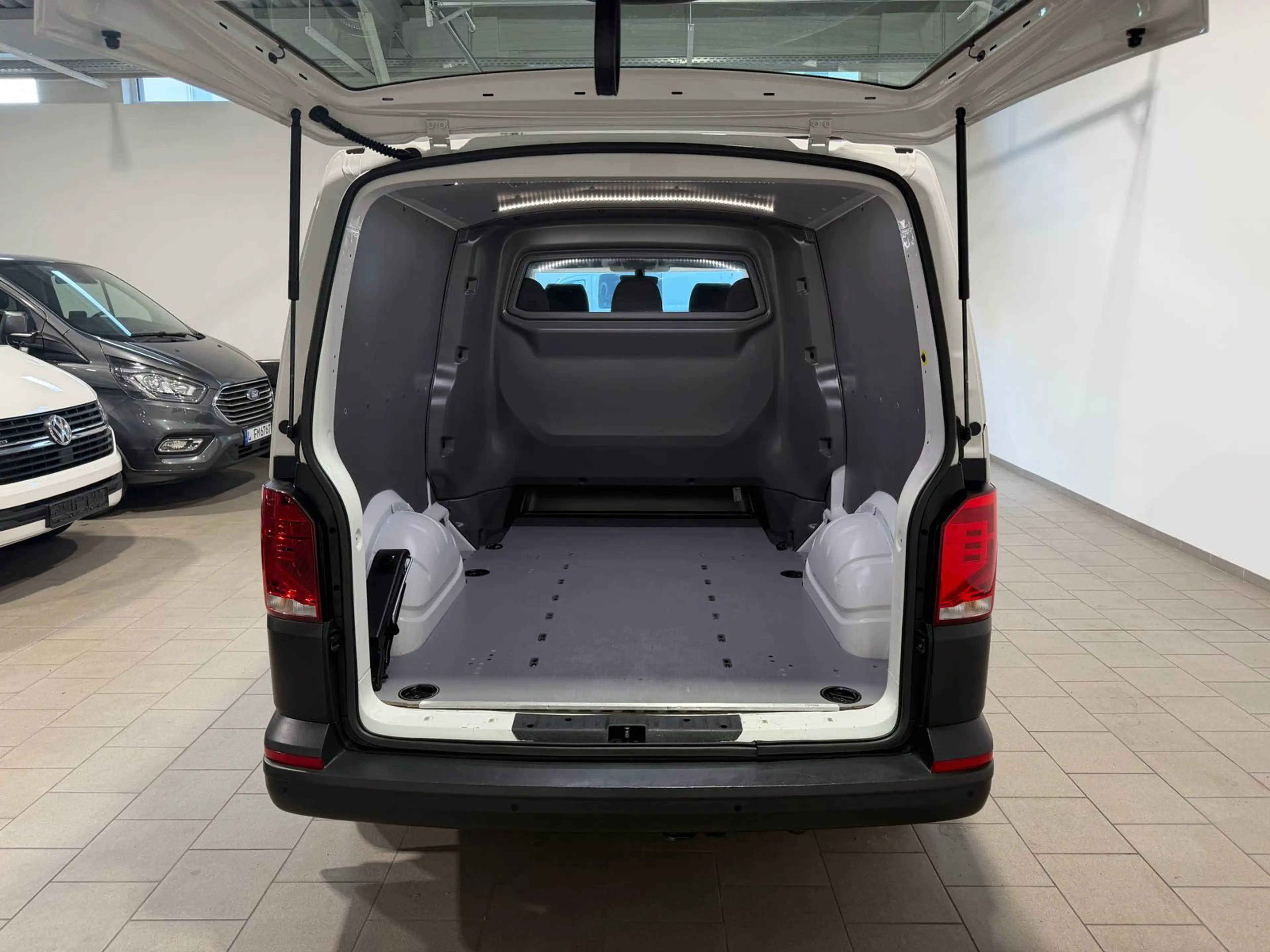 Volkswagen T6.1 Transporter -Doka(5-Si.),4Motion,lang,Standh — photo 5