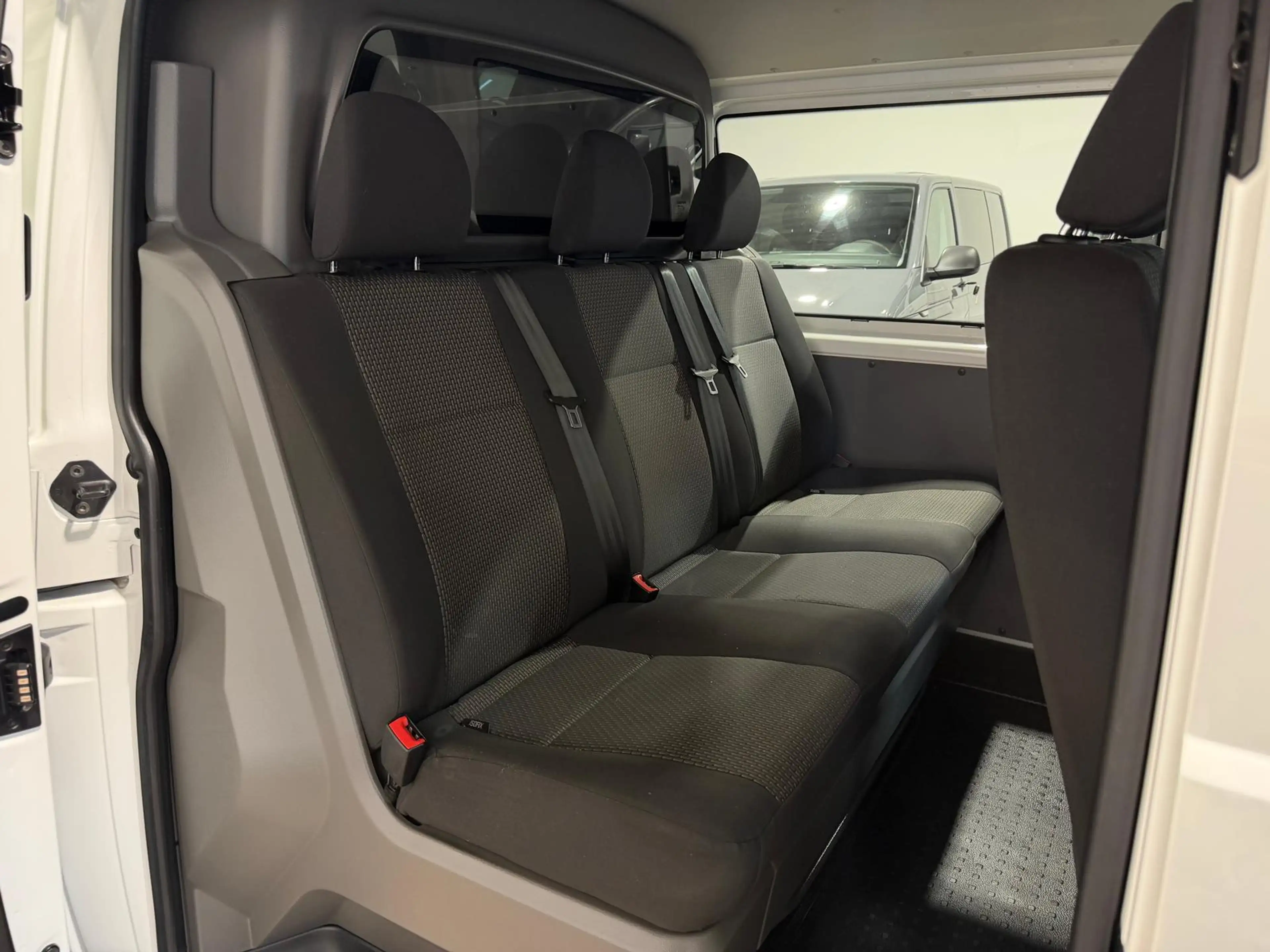 Volkswagen T6.1 Transporter -Doka(5-Si.),4Motion,lang,Standh — photo 8