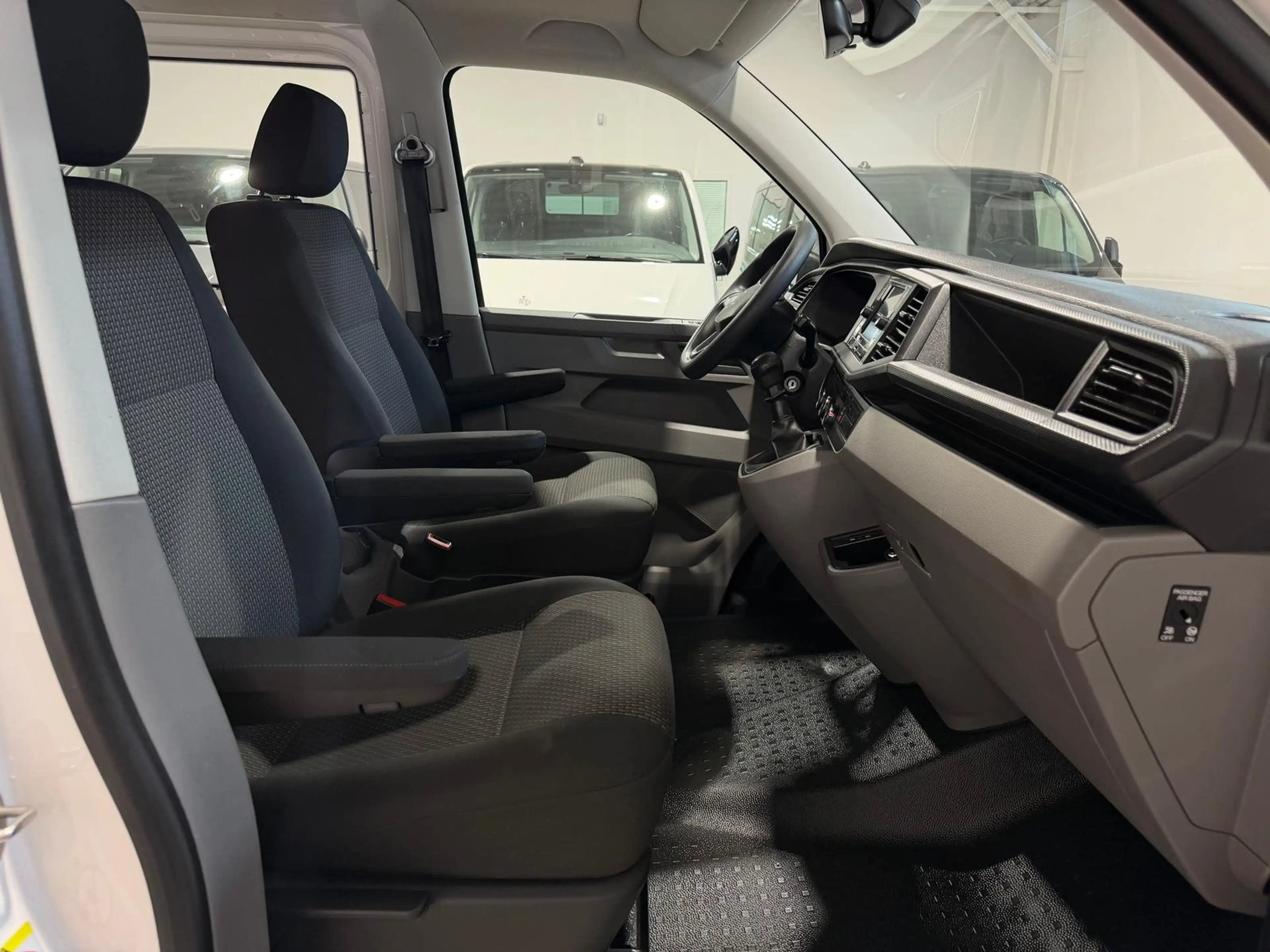 Volkswagen T6.1 Transporter -Doka(5-Si.),4Motion,lang,Standh — photo 9
