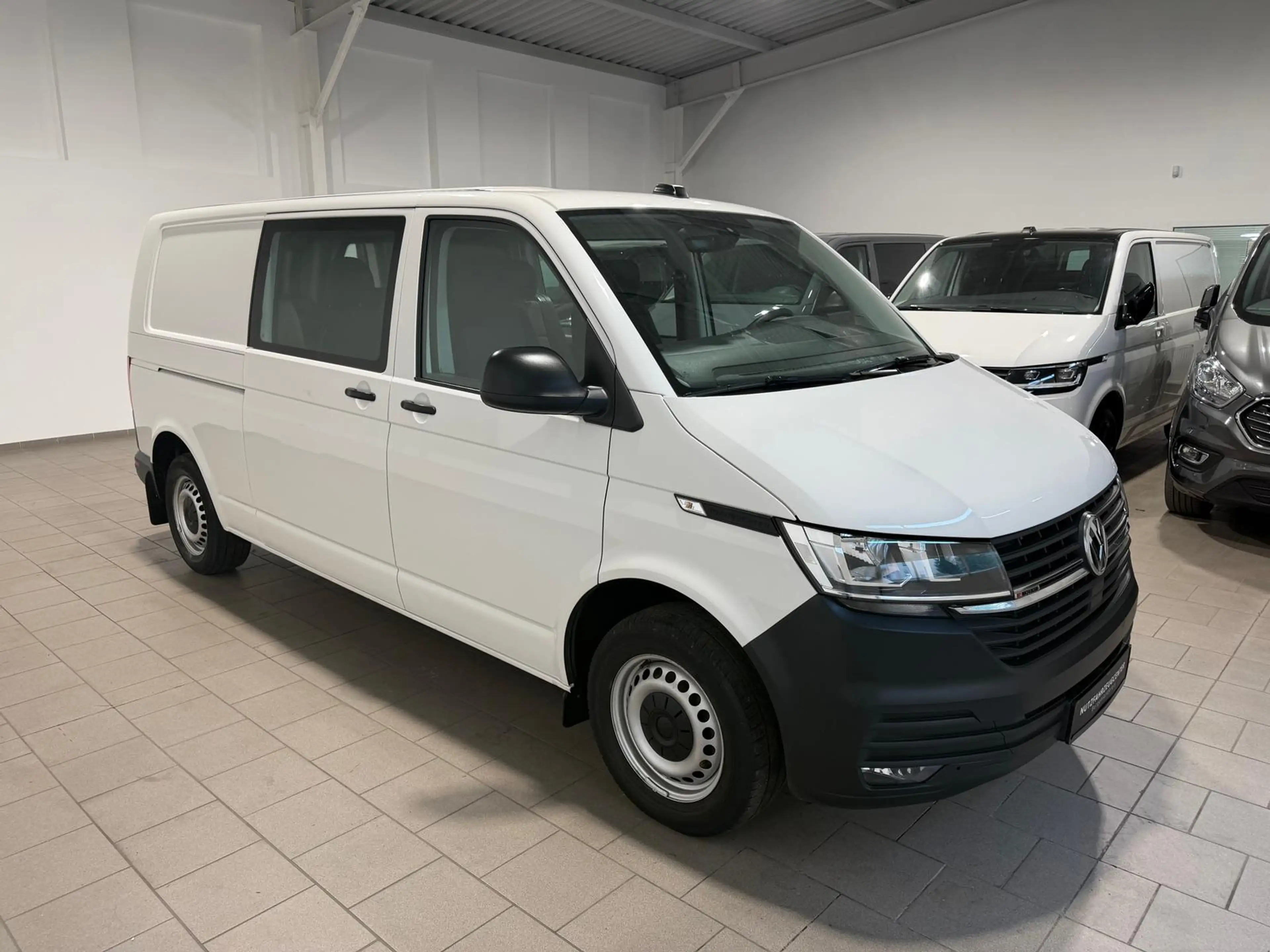 Volkswagen T6.1 Transporter -Doka(5-Si.),4Motion,lang,Standh — photo 2