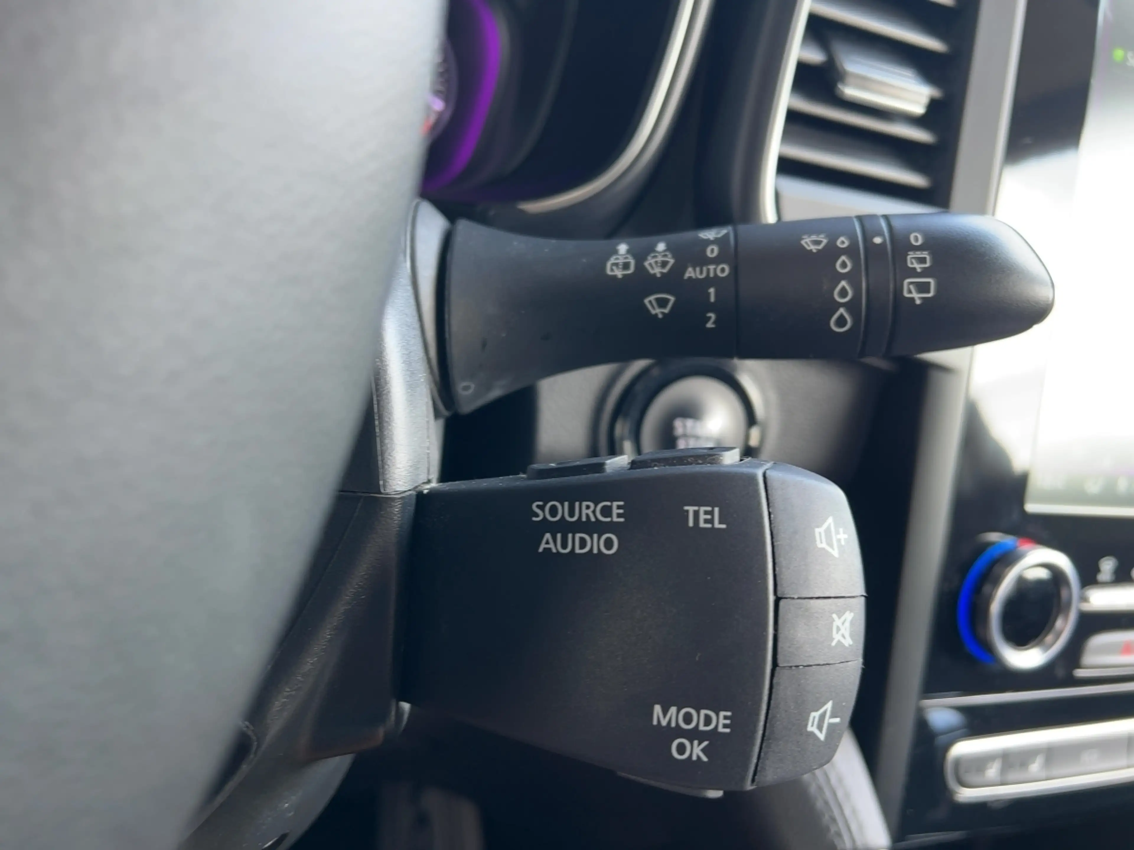 Renault Koleos INITIALE PARIS BLUE dCi 185 4WD X-tronic — photo 16