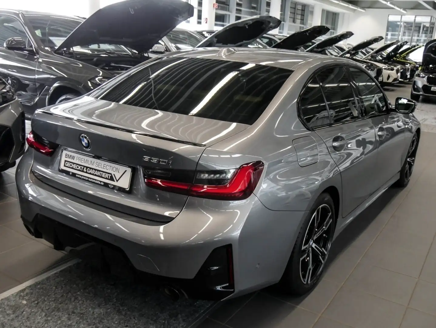 BMW 330 i Limousine M Sport ACC RFK NAVI Standh. LED Grau - 2