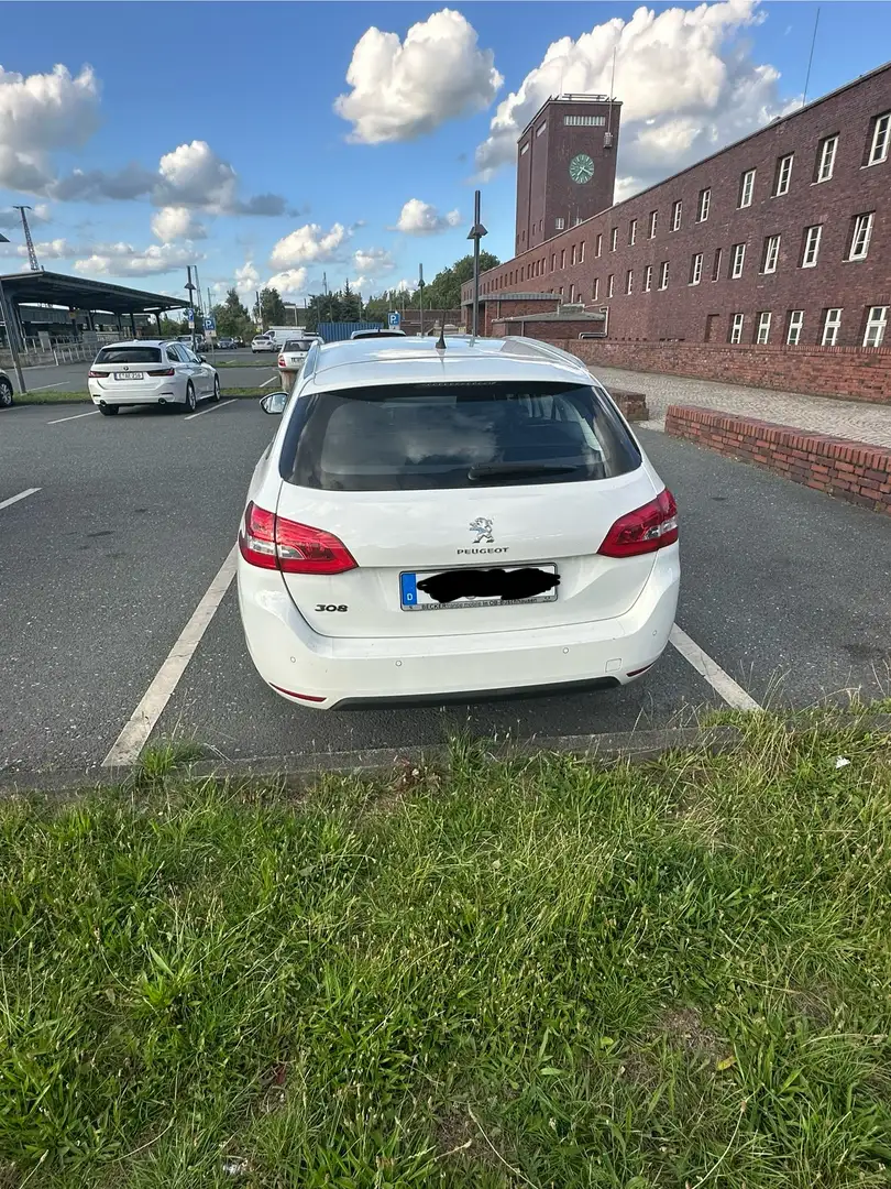 Peugeot 308 SW BlueHDi 130 Stop & Start Active Weiß - 2