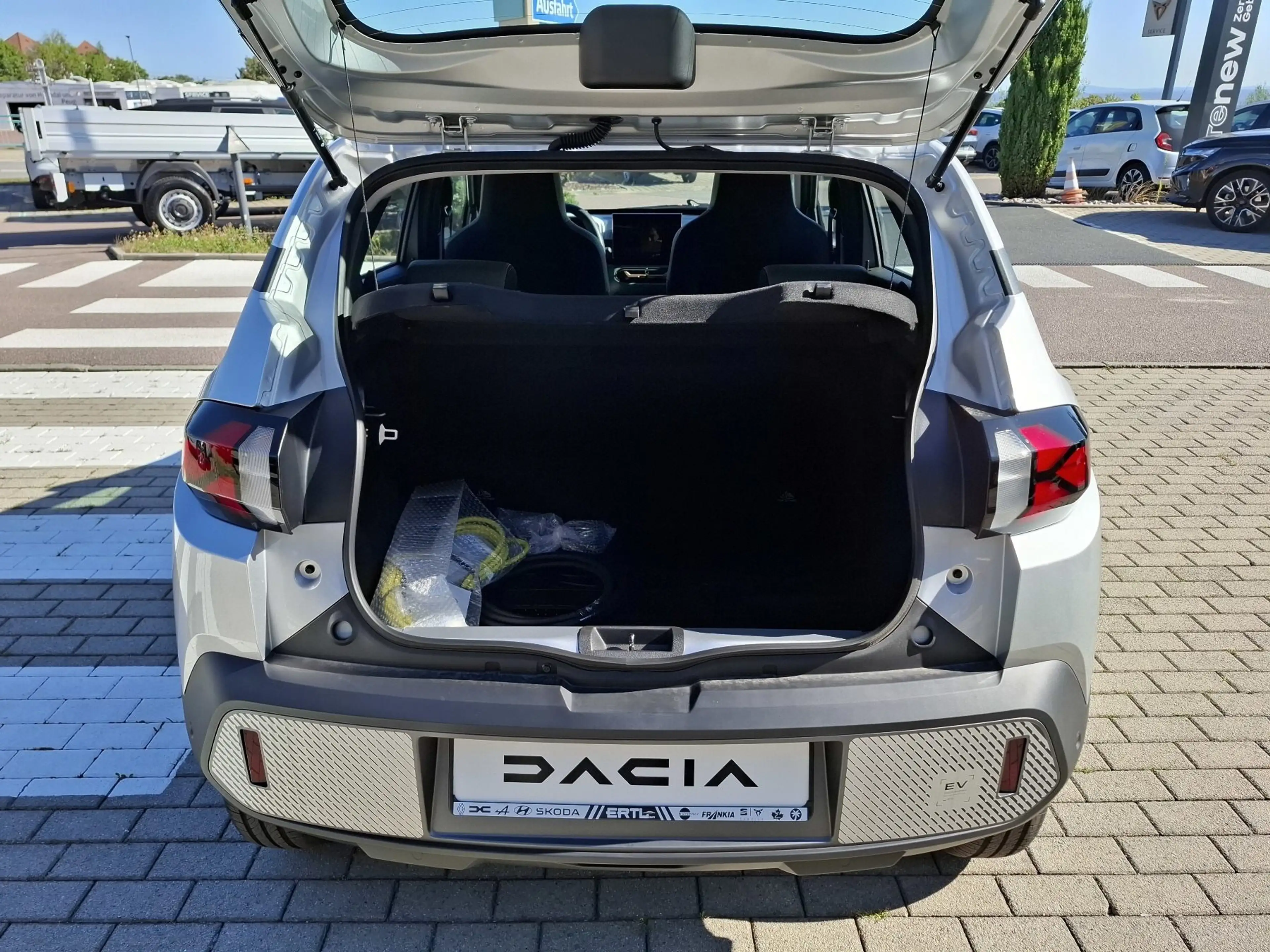 Dacia Spring Extreme electric 100 — photo 9