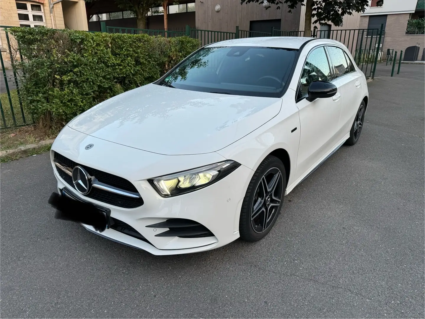 Mercedes-Benz A 250 Classe A 250 e 8G-DCT AMG Line Blanc - 1