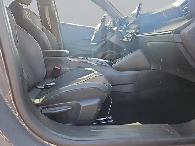 Peugeot 2008 view 11