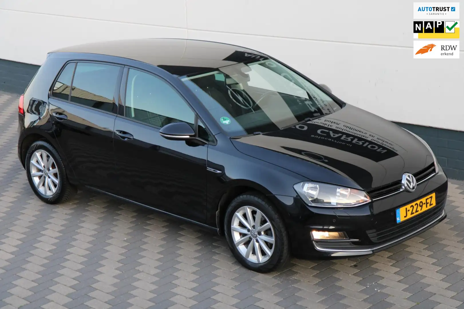 Volkswagen Golf 1.2 TSI Lounge Climatronic en zeer luxe !!! Zwart - 1
