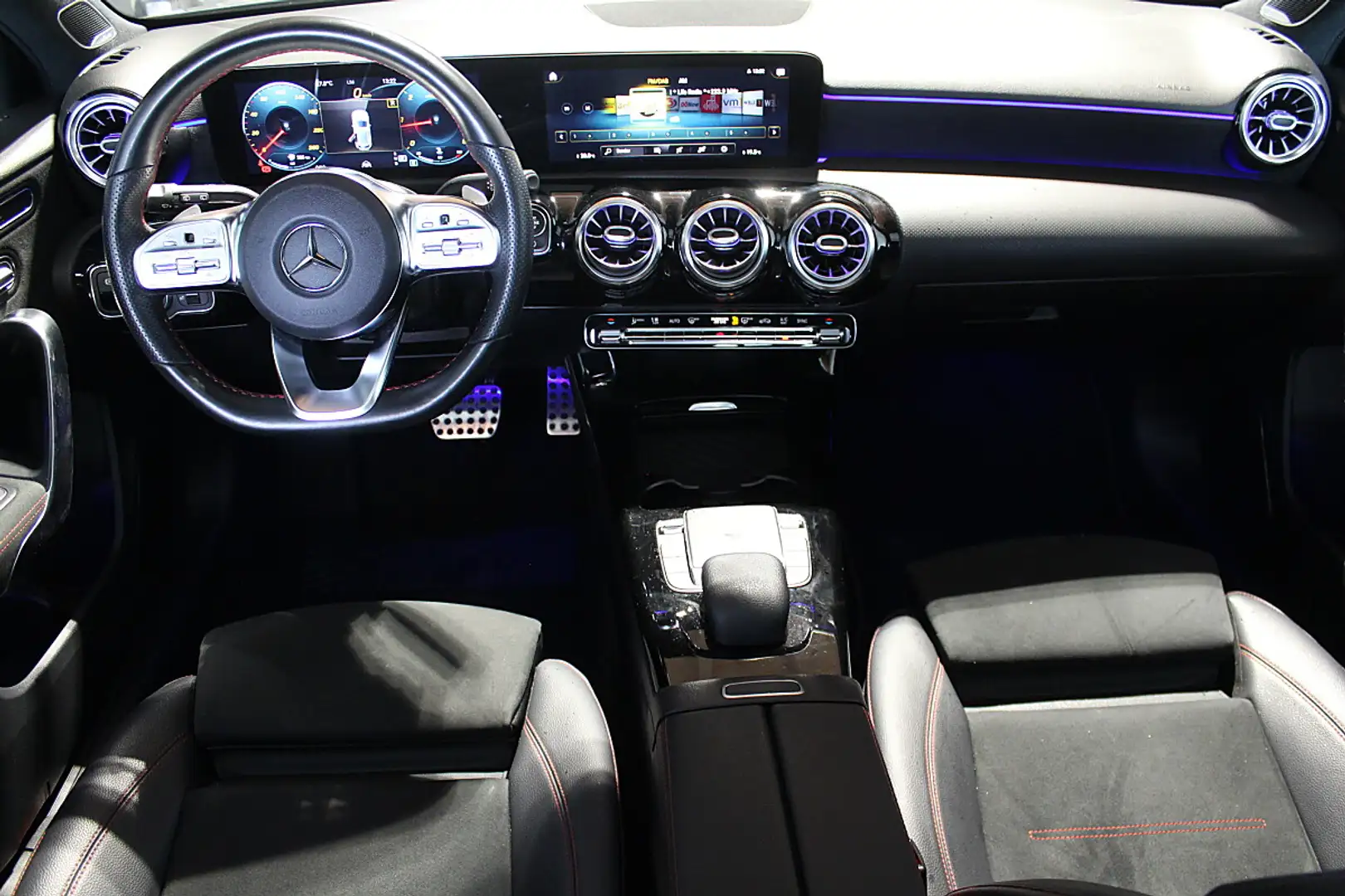 Mercedes-Benz A 200 d Aut. AMG LED AMBIENTE PANORAMA BURMESTER Schwarz - 2