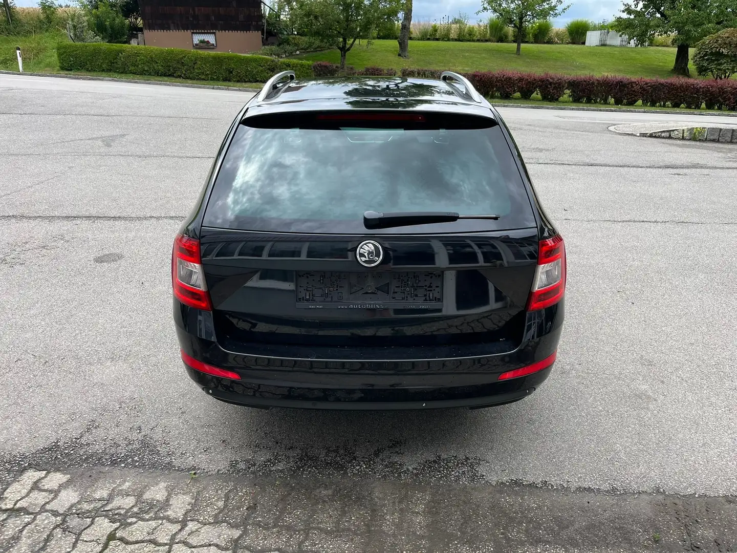 Skoda Octavia Elegance 4x4 Schwarz - 2