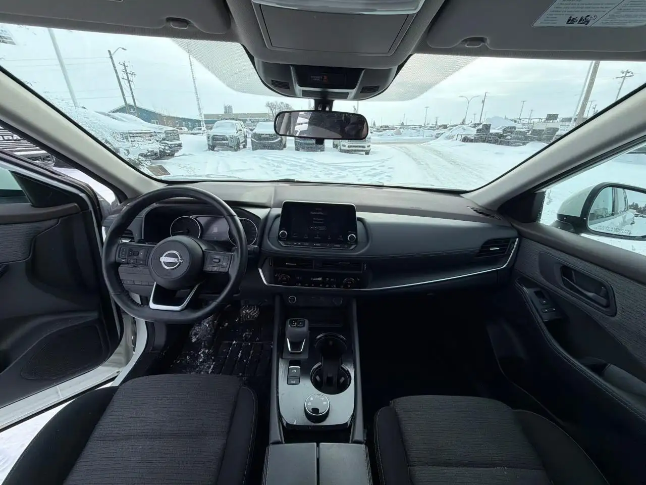 Nissan Rogue снимка Nissan Rogue