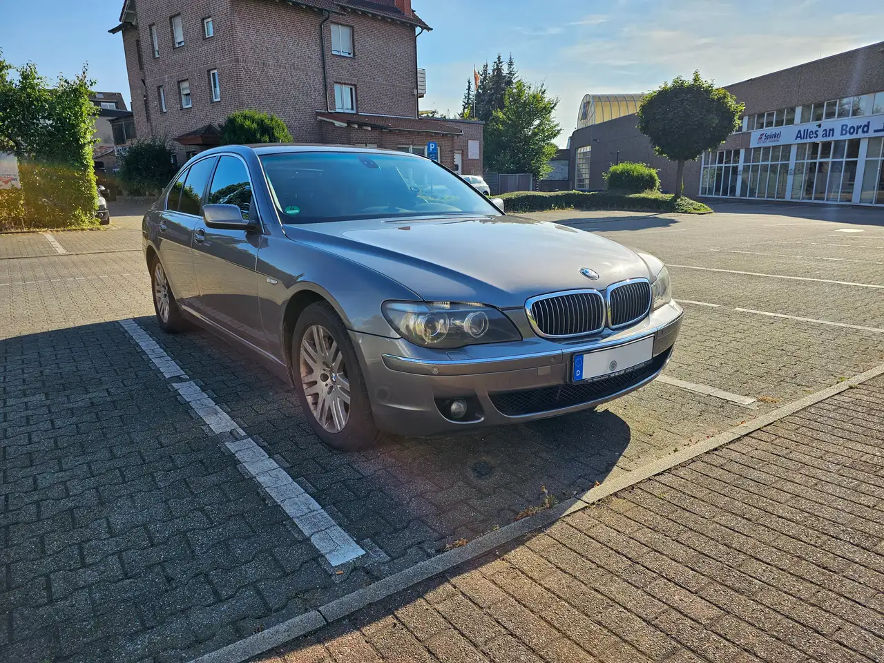 BMW 750