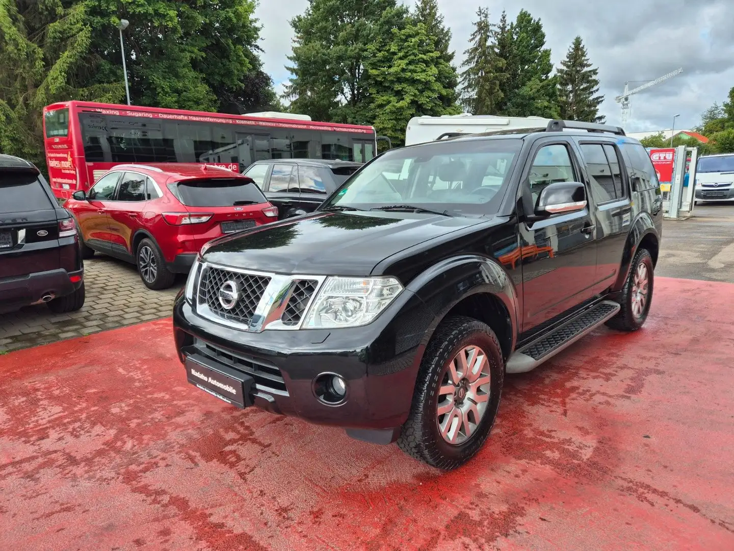 Nissan Pathfinder 2.5 dCi LE Leder/AHK/2.Hand/7.Sitze Schwarz - 1