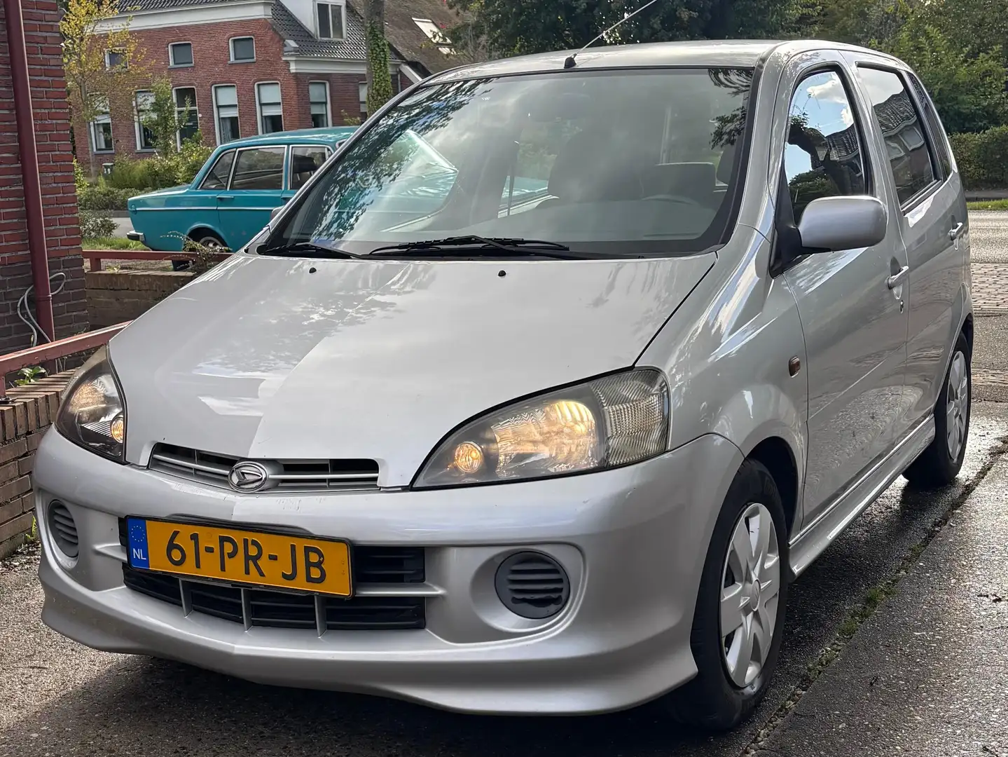 Daihatsu YRV YRV 1.3-16V XTi Grau - 2