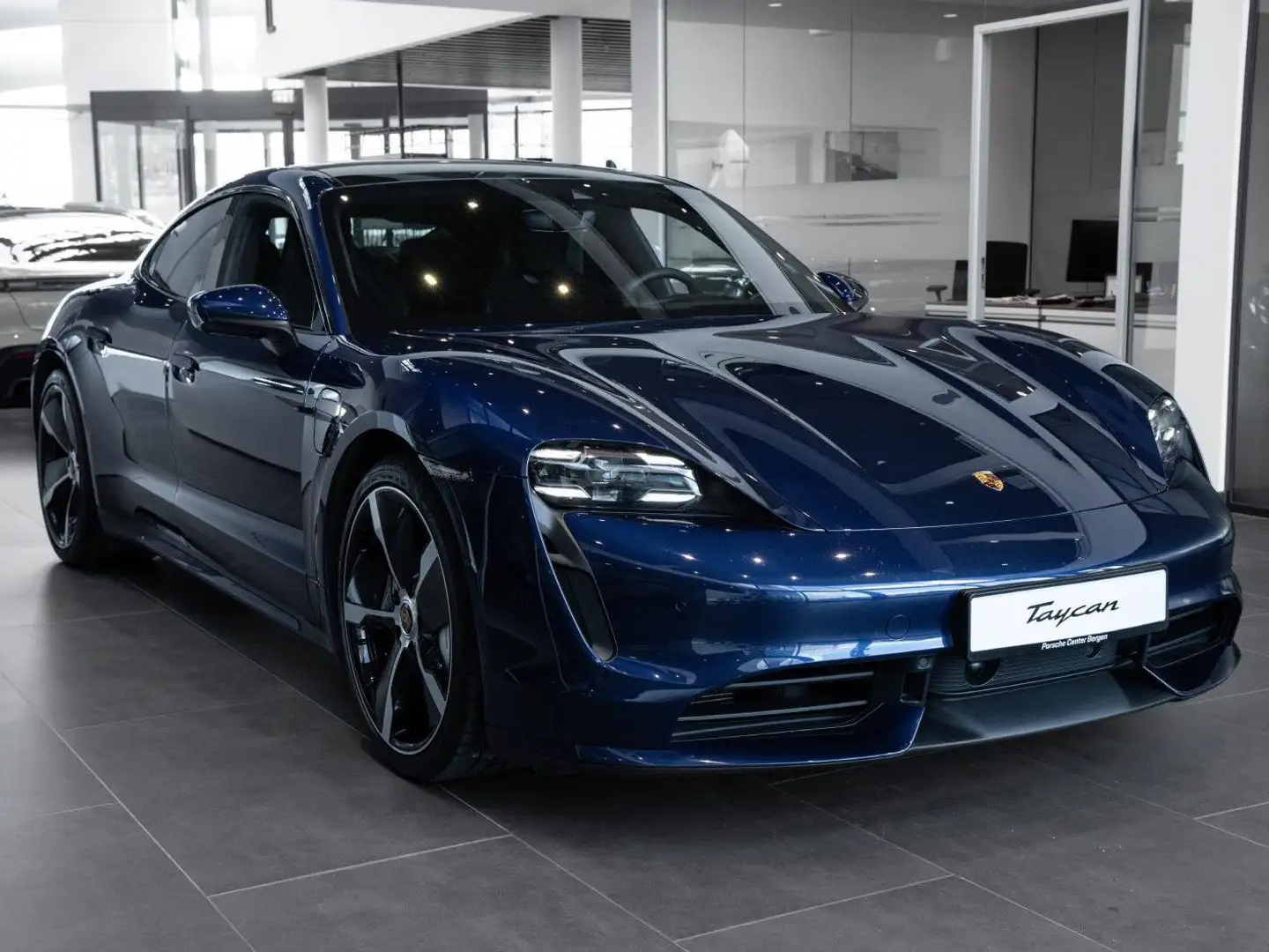 Porsche Taycan Turbo Blauw - 2