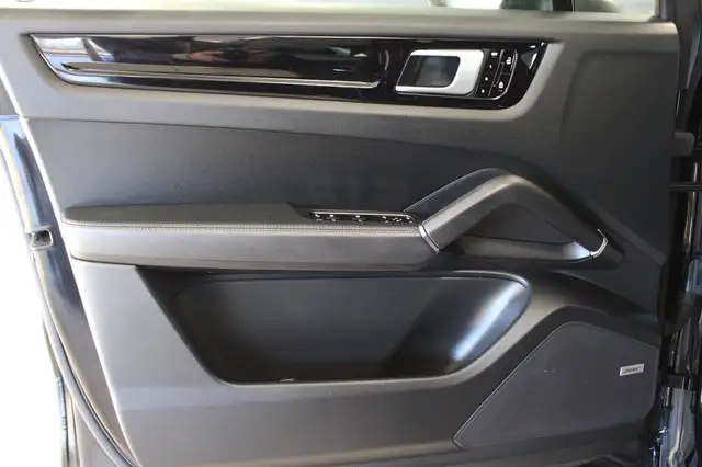 Porsche Cayenne view 10