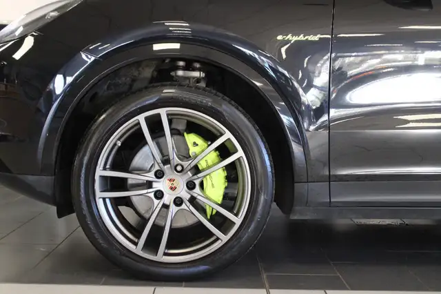 Porsche Cayenne view 8