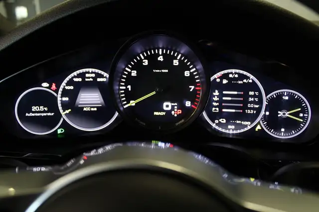 Porsche Cayenne view 15