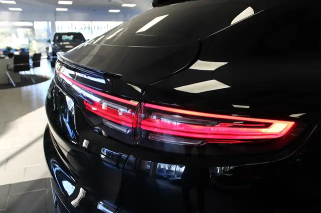 Porsche Cayenne view 3