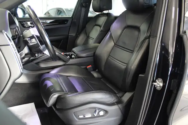 Porsche Cayenne view 12
