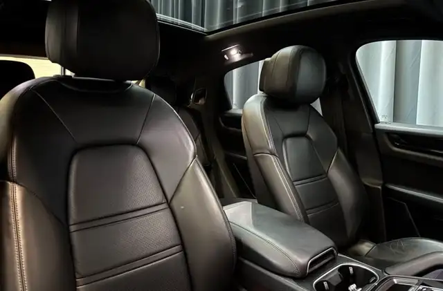 Porsche Cayenne view 9