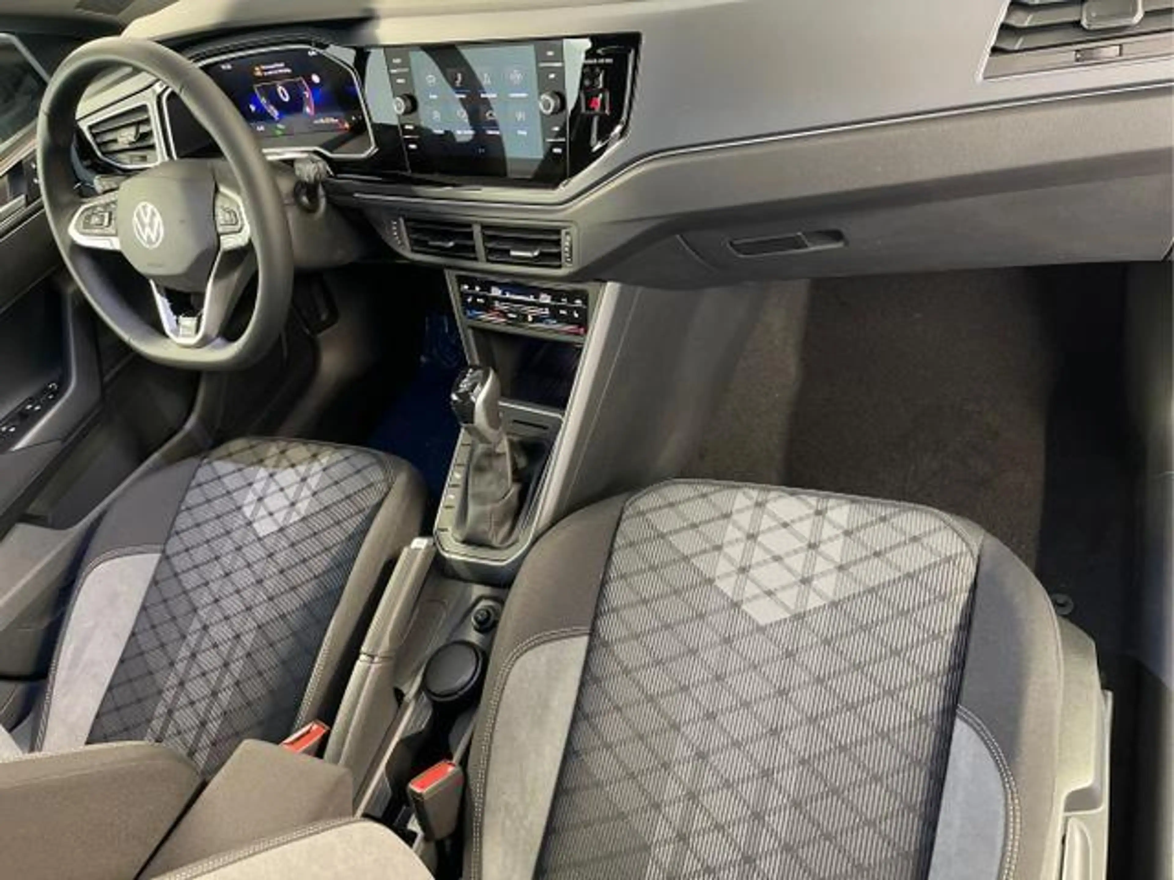 Volkswagen Taigo R-Line 150PS DSG Navi+AHK+IQ.Light+Alu18+Keyless+B — photo 12