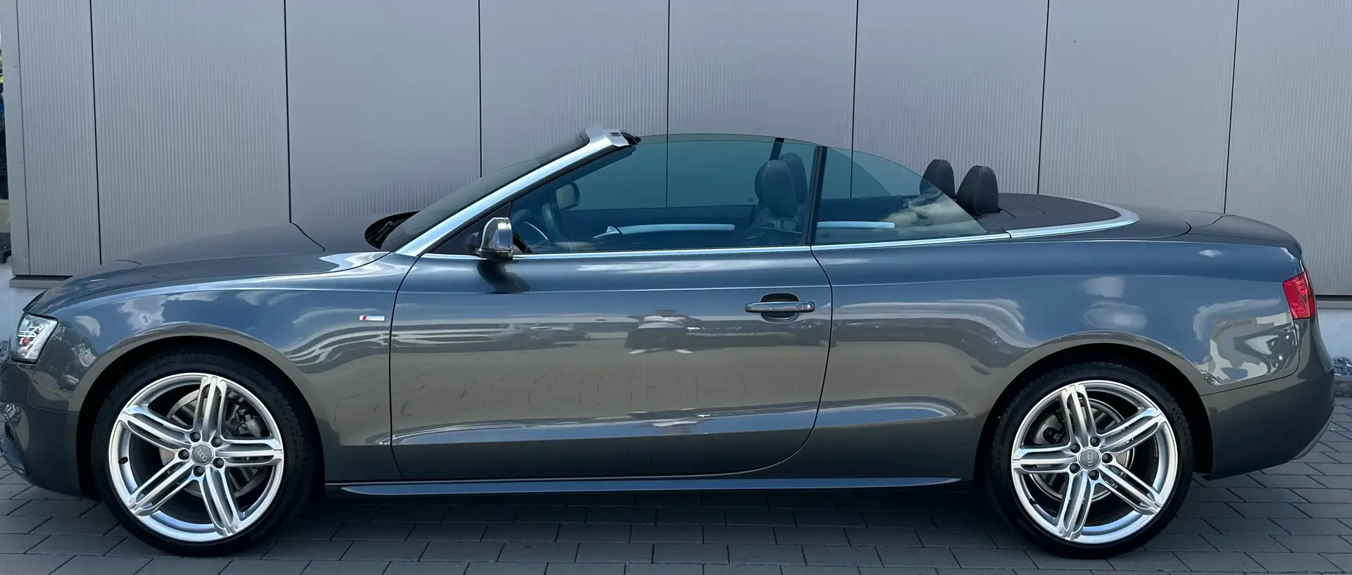 Audi A5 2.0 TDI/Cabrio/1.Hand/Scheckheftgepflegt/Nacken-He Grau - 2