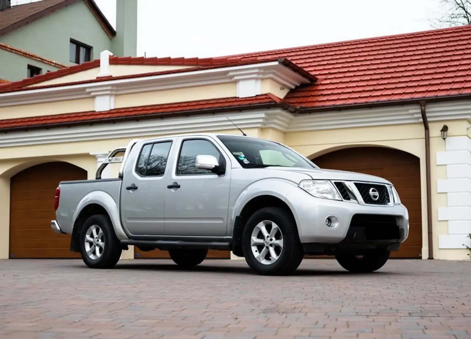 Nissan Navara Navara DPF Autm. Platinum Silber - 2