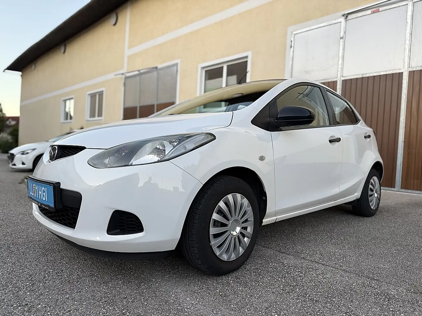 Mazda 2 Mazda2 2 1,3i CE Pro Weiß - 2