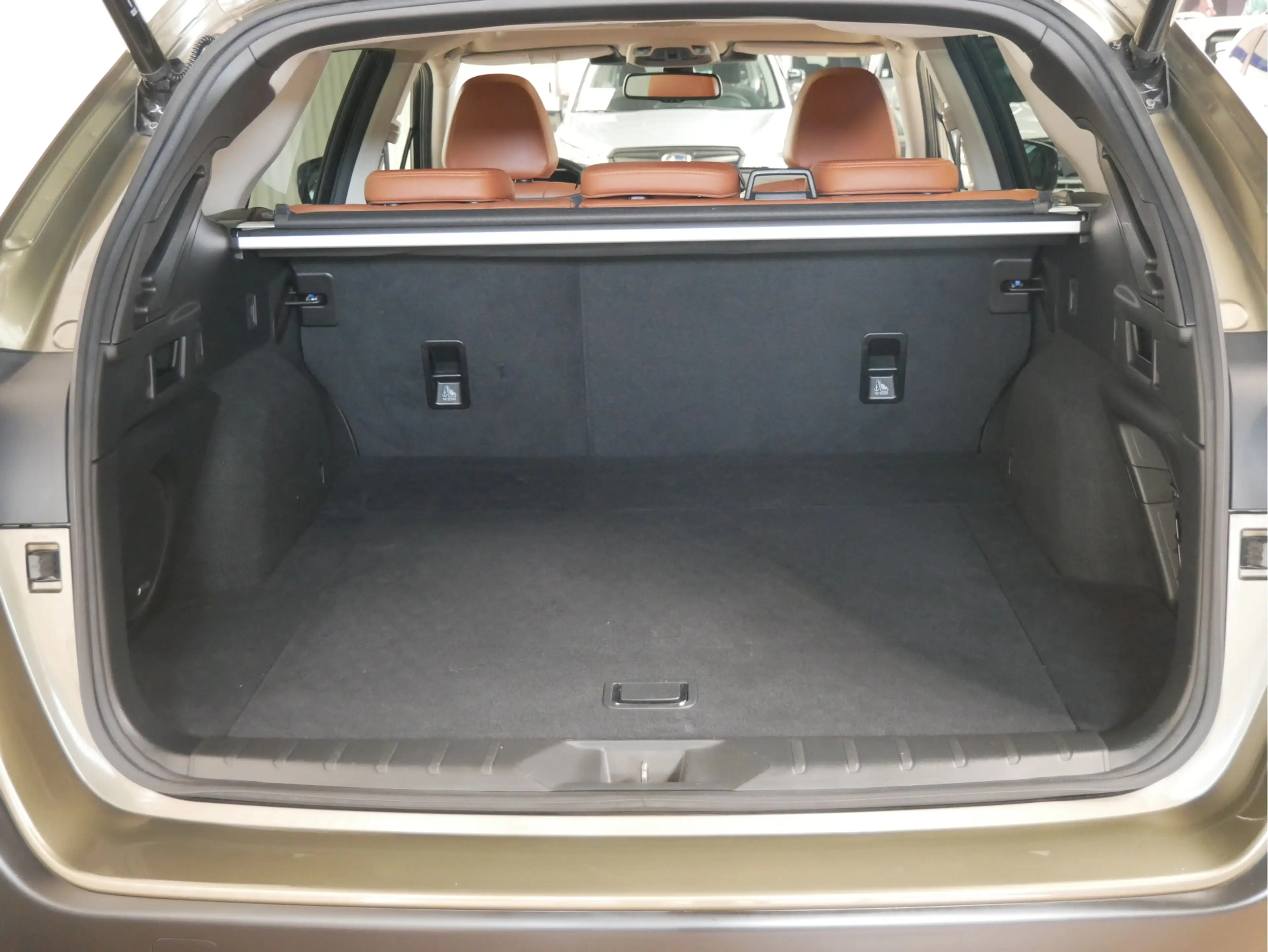 Subaru OUTBACK 2.5i Premium — photo 17