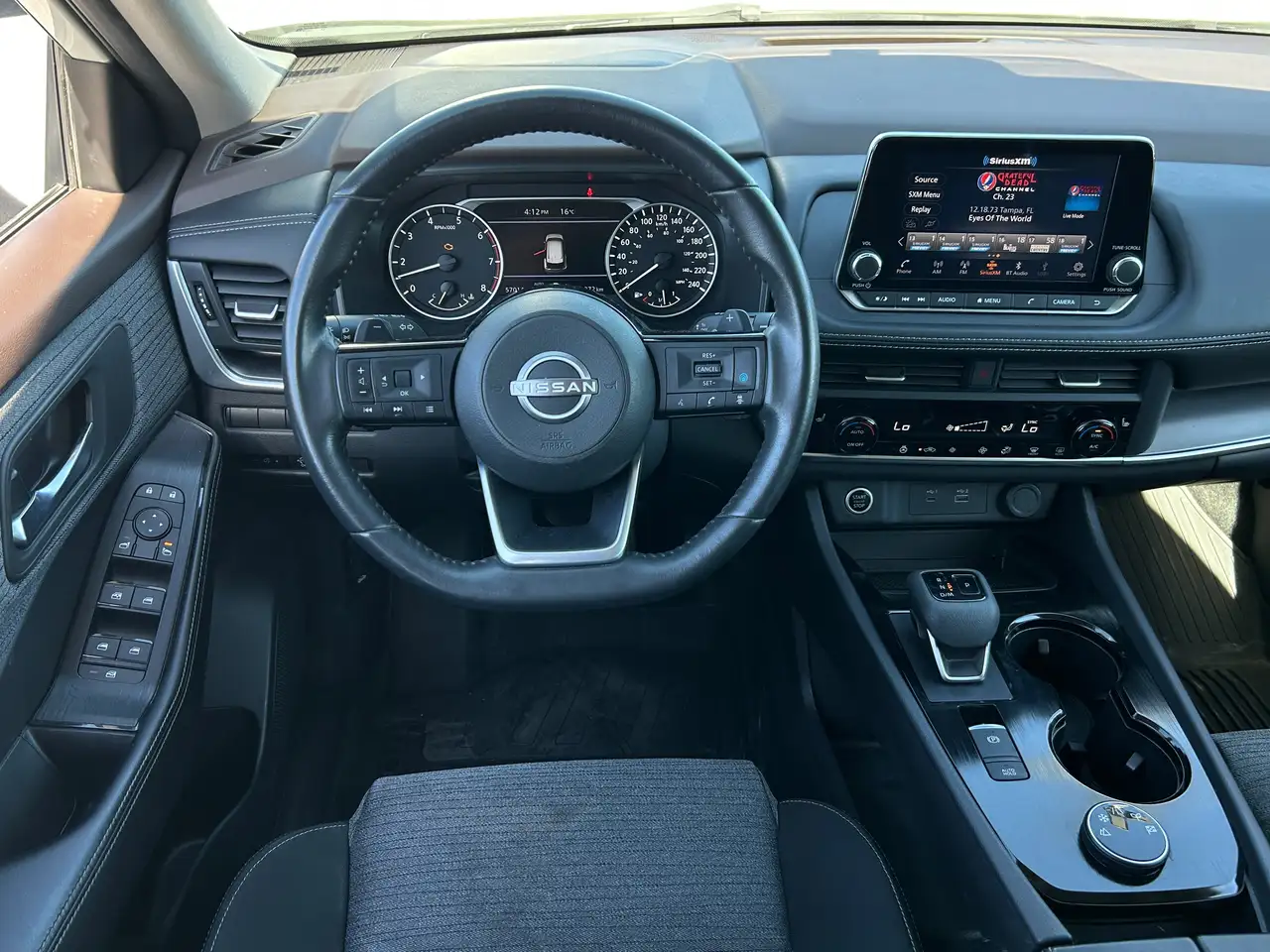 Nissan Rogue снимка Nissan Rogue