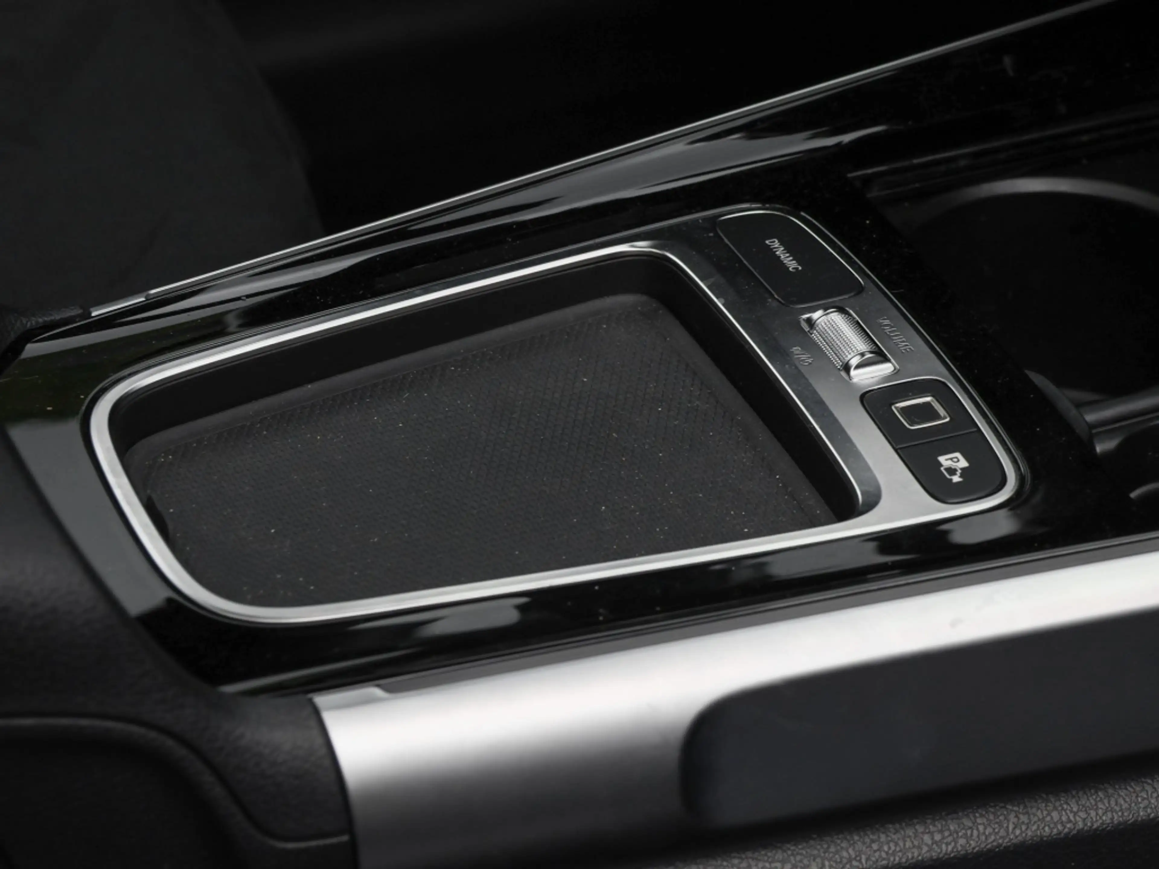 Mercedes-Benz GLB 250 4M AMG-Sport/Pano/AHK/360/Night/7Sitzer — photo 8