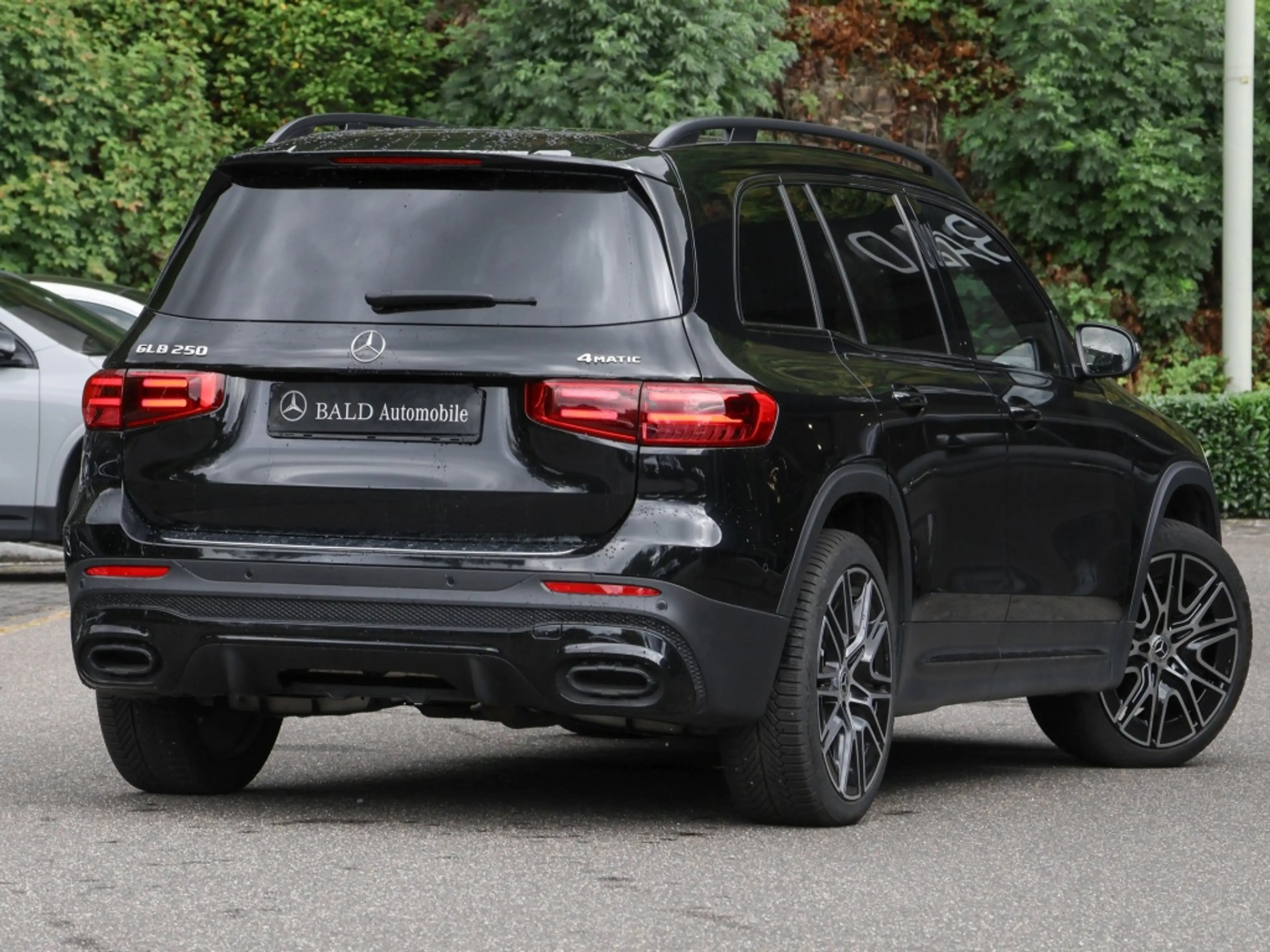 Mercedes-Benz GLB 250 4M AMG-Sport/Pano/AHK/360/Night/7Sitzer — photo 3