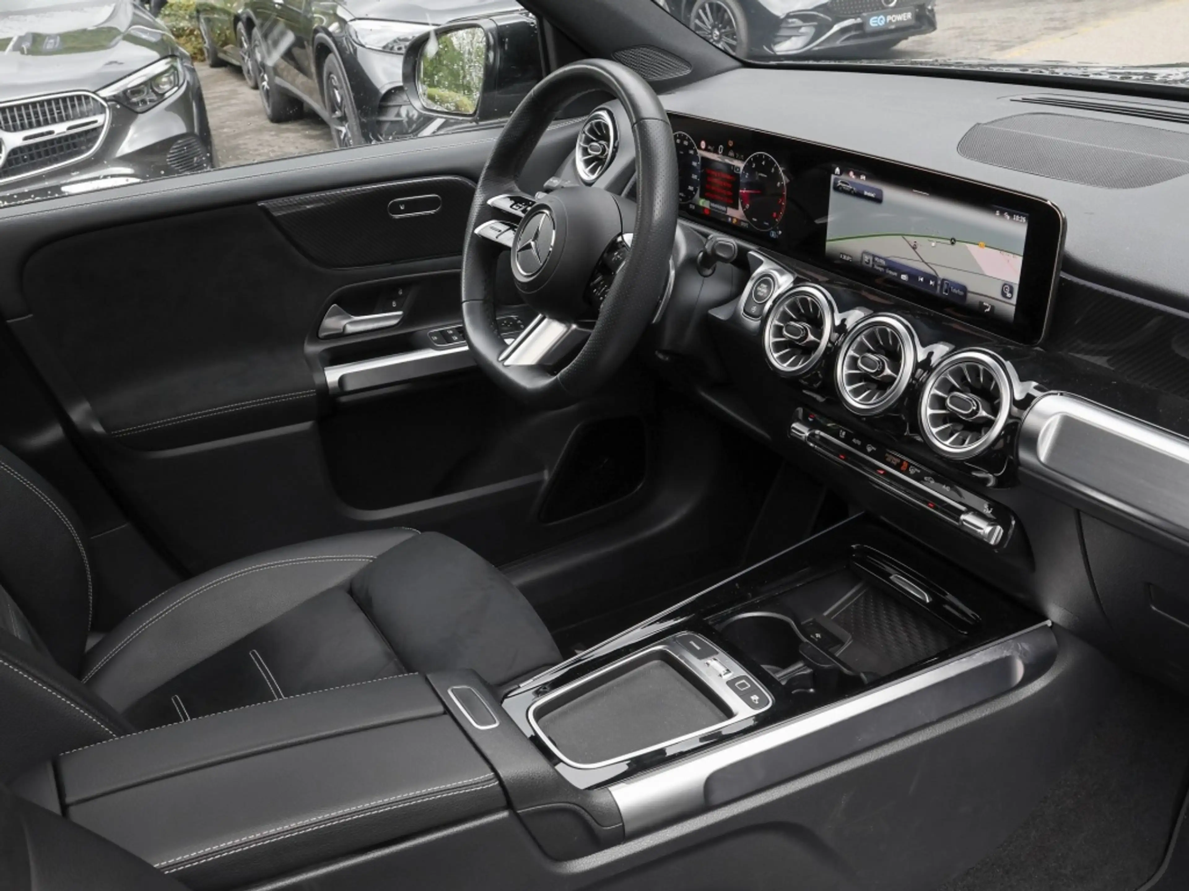 Mercedes-Benz GLB 250 4M AMG-Sport/Pano/AHK/360/Night/7Sitzer — photo 4
