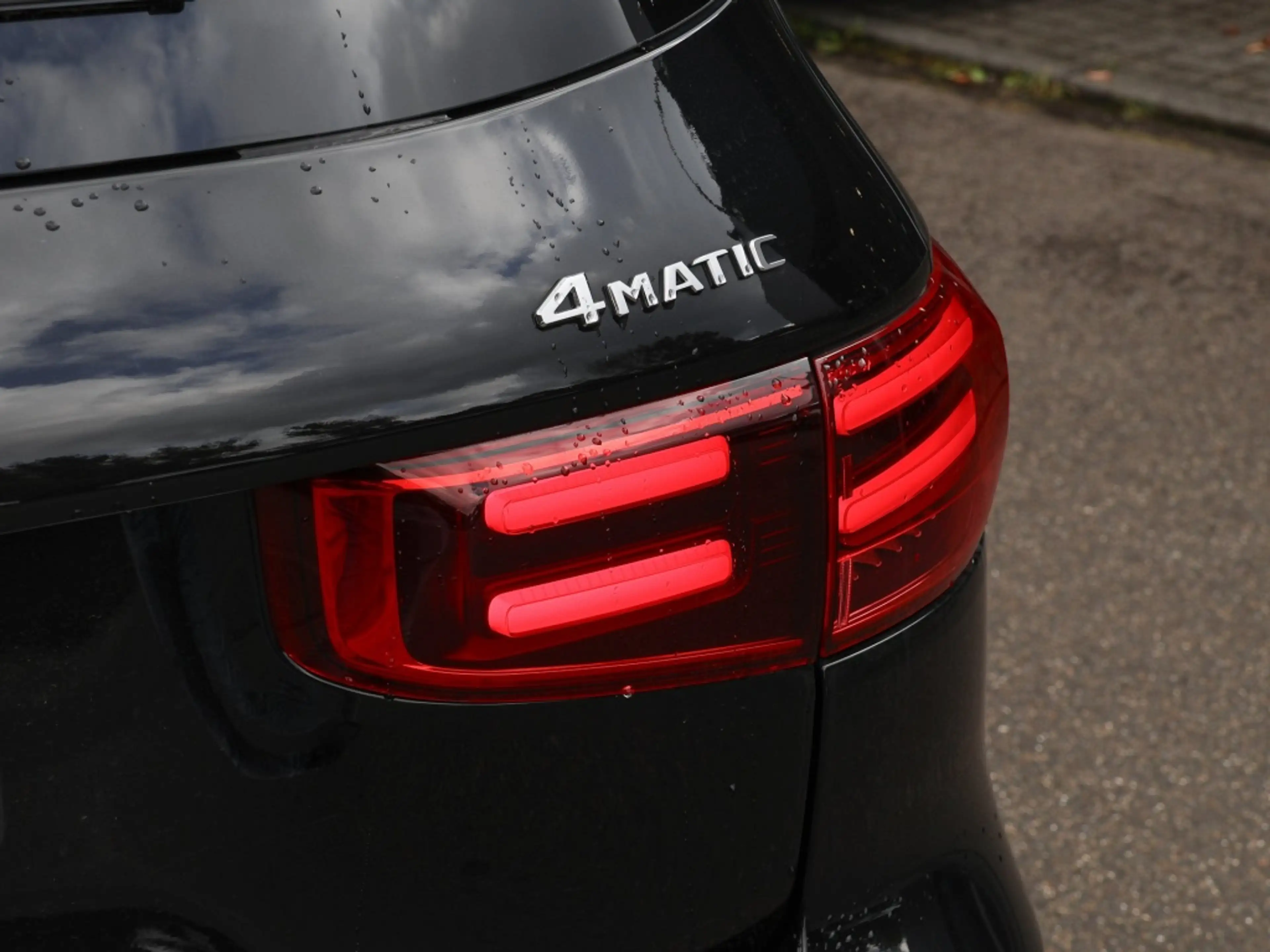 Mercedes-Benz GLB 250 4M AMG-Sport/Pano/AHK/360/Night/7Sitzer — photo 13
