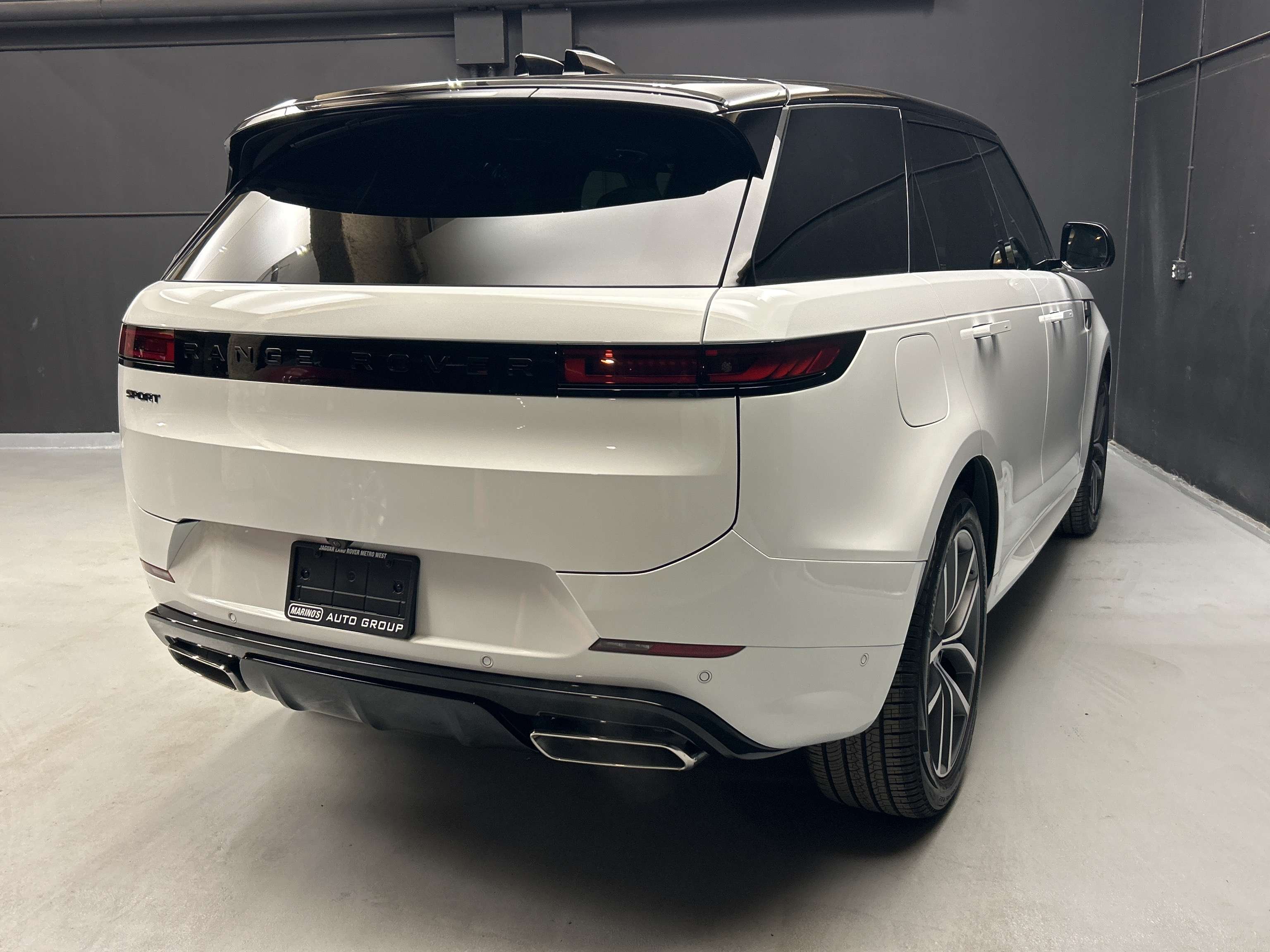 2025 Land Rover Range Rover Sport Dynamic SE alt 5
